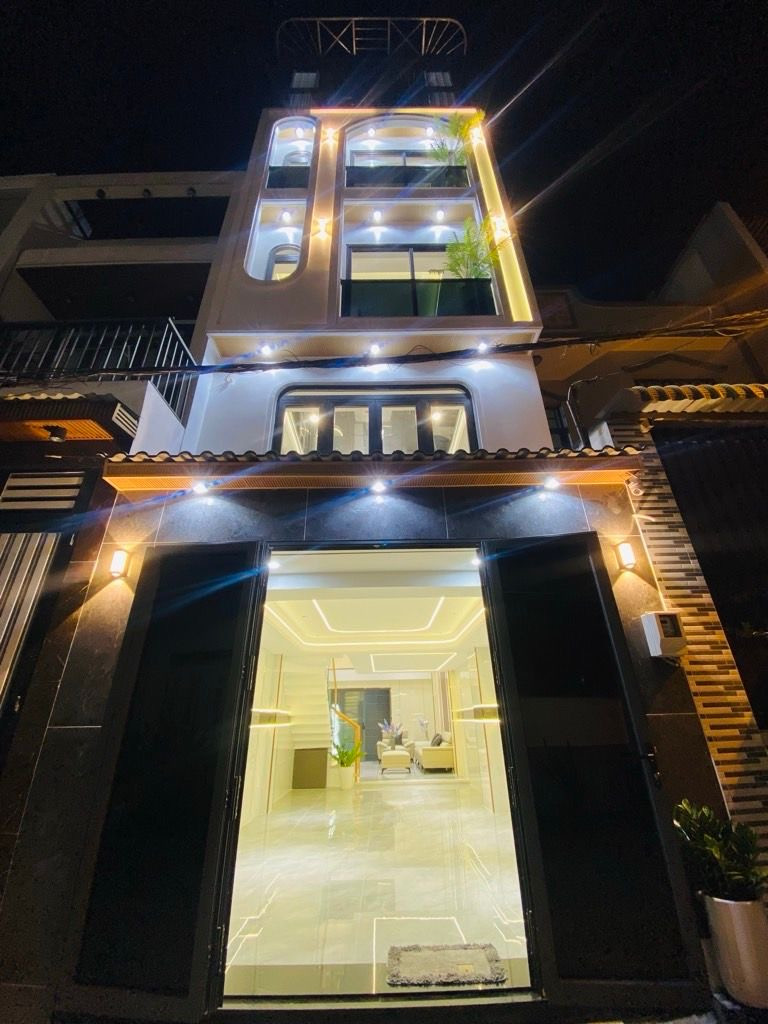 SIÊU PHẨM NHÀ MỚI ĐẸP FULL NỘI THẤT, XE HƠI NGỦ TRONG NHÀ, NỞ HẬU, DỌN VÀO Ở NGAY