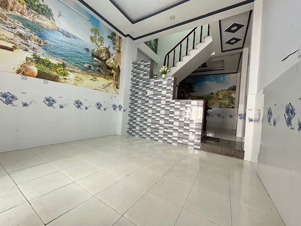 Chỉ 4.95 tỷ - Nhà đẹp Đường số 10 Bình Tân - Sát hẻm xe hơi - Giáp Tân Phú - 49m2