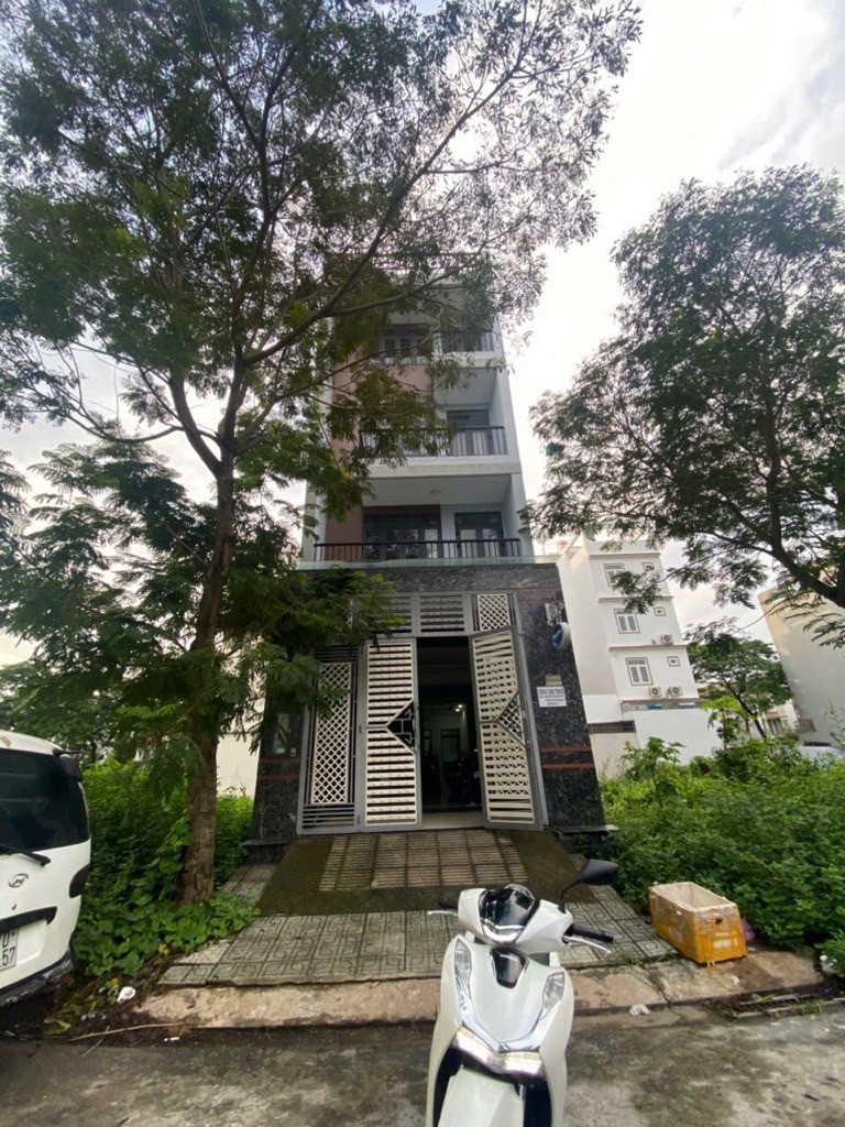 GIẢM SỐC 1 TỶ – CÒN 9,9 TỶ!
🏠 NHÀ 5 TẦNG – 10 CHDV – DOANH THU 40tr/th