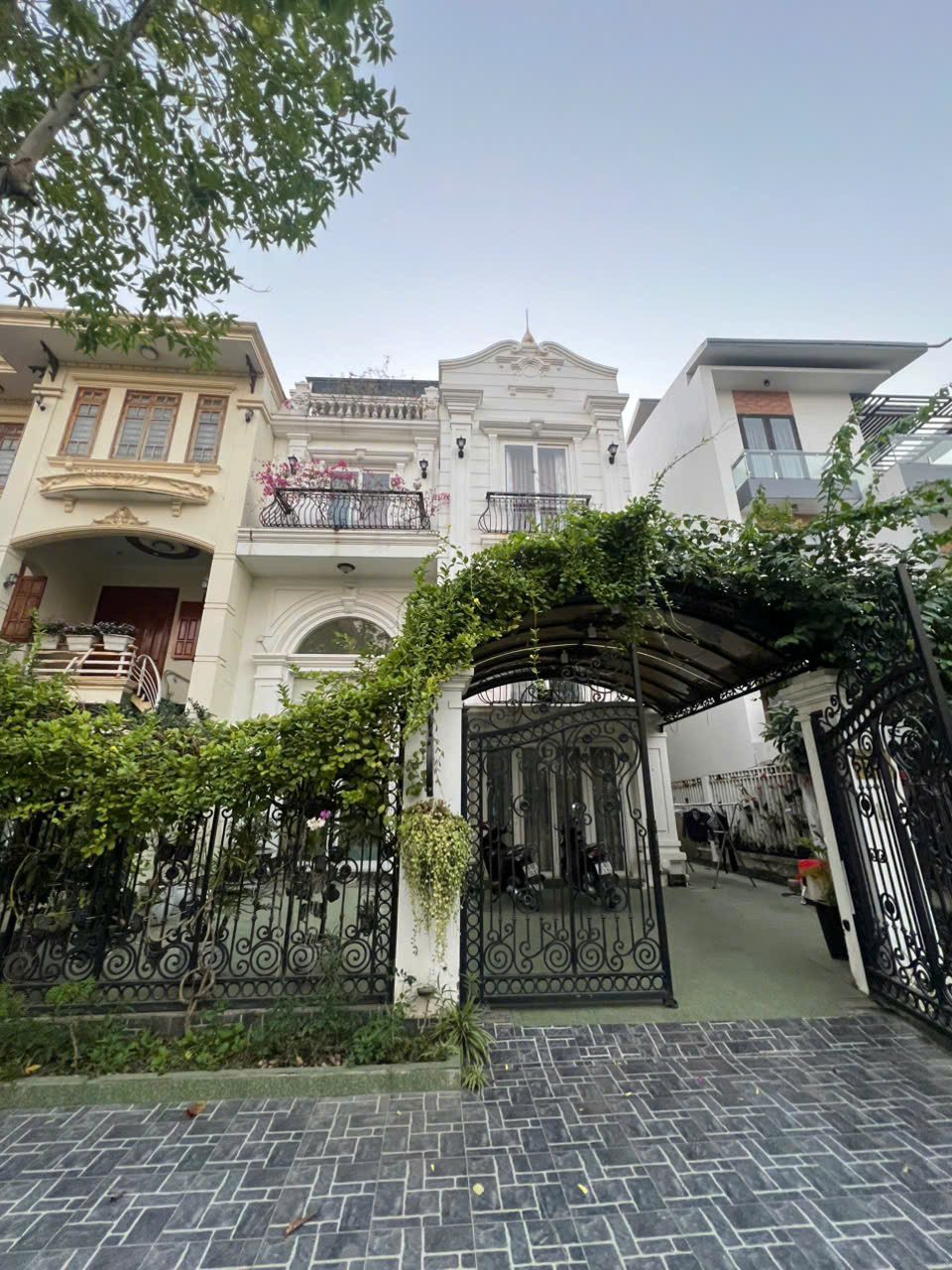 Bán biệt thự Sao Đỏ 200m² ngang 10m giá 15 tỷ Phường Hưng Đạo