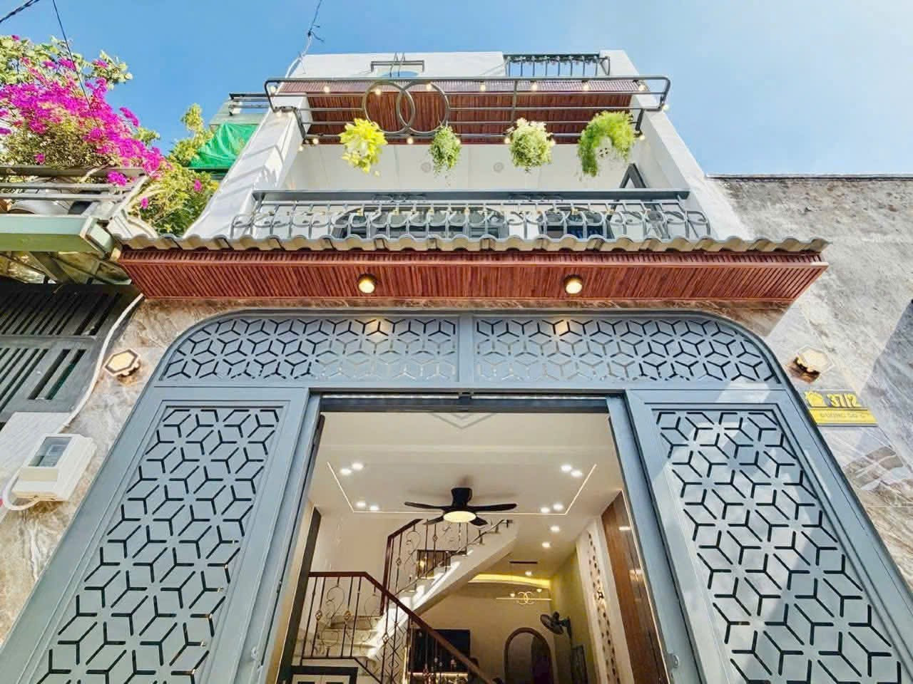 Cần bán gấp 2 tỷ 950 nhà 46m2 đường số 14, P5, gần công viên Làng Hoa.