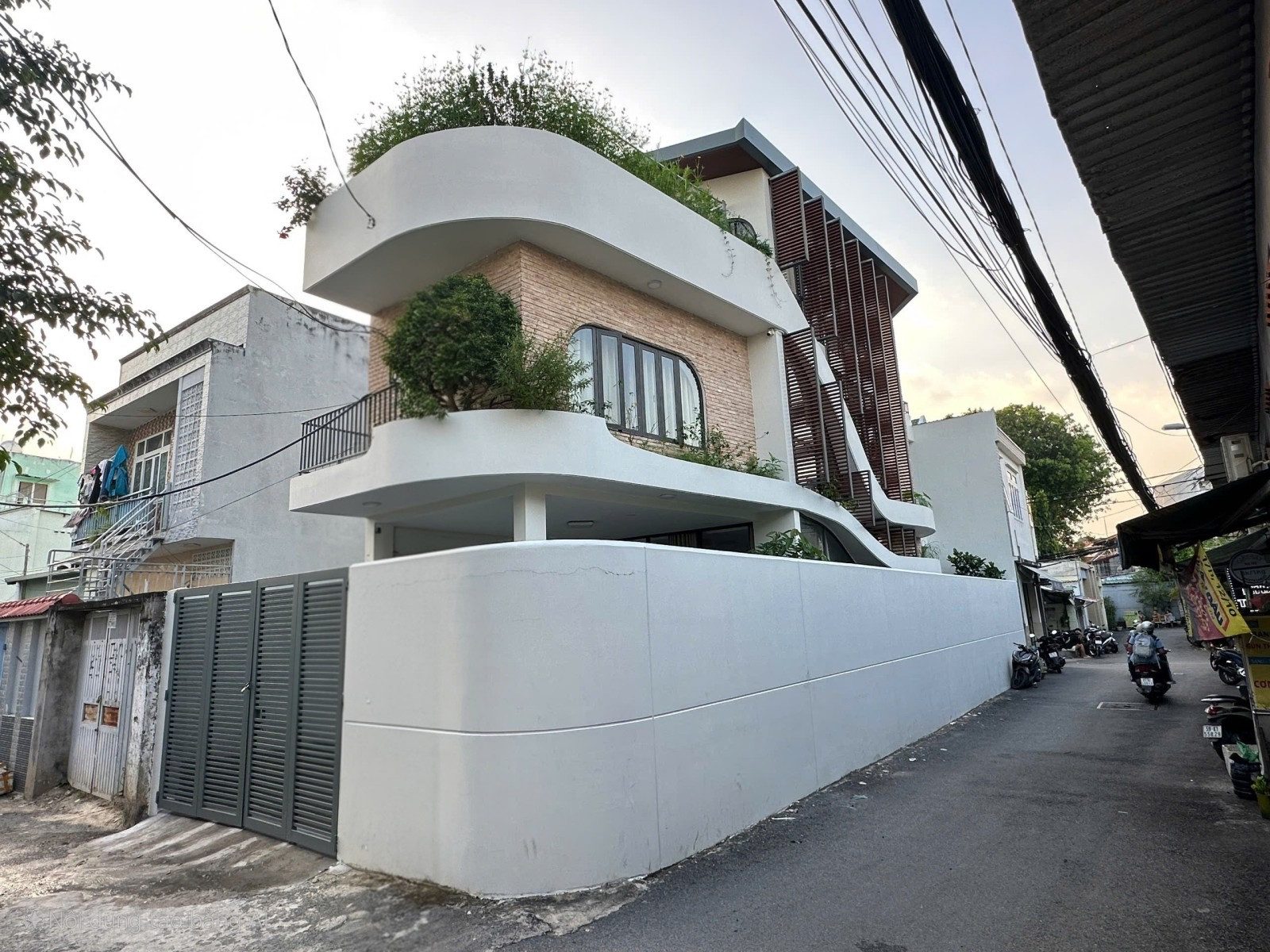 BÁN NHÀ LINH CHIỂU, THỦ ĐỨC - 127m2 - 3 TẦNG - GIÁ 13.2 TỶ TL