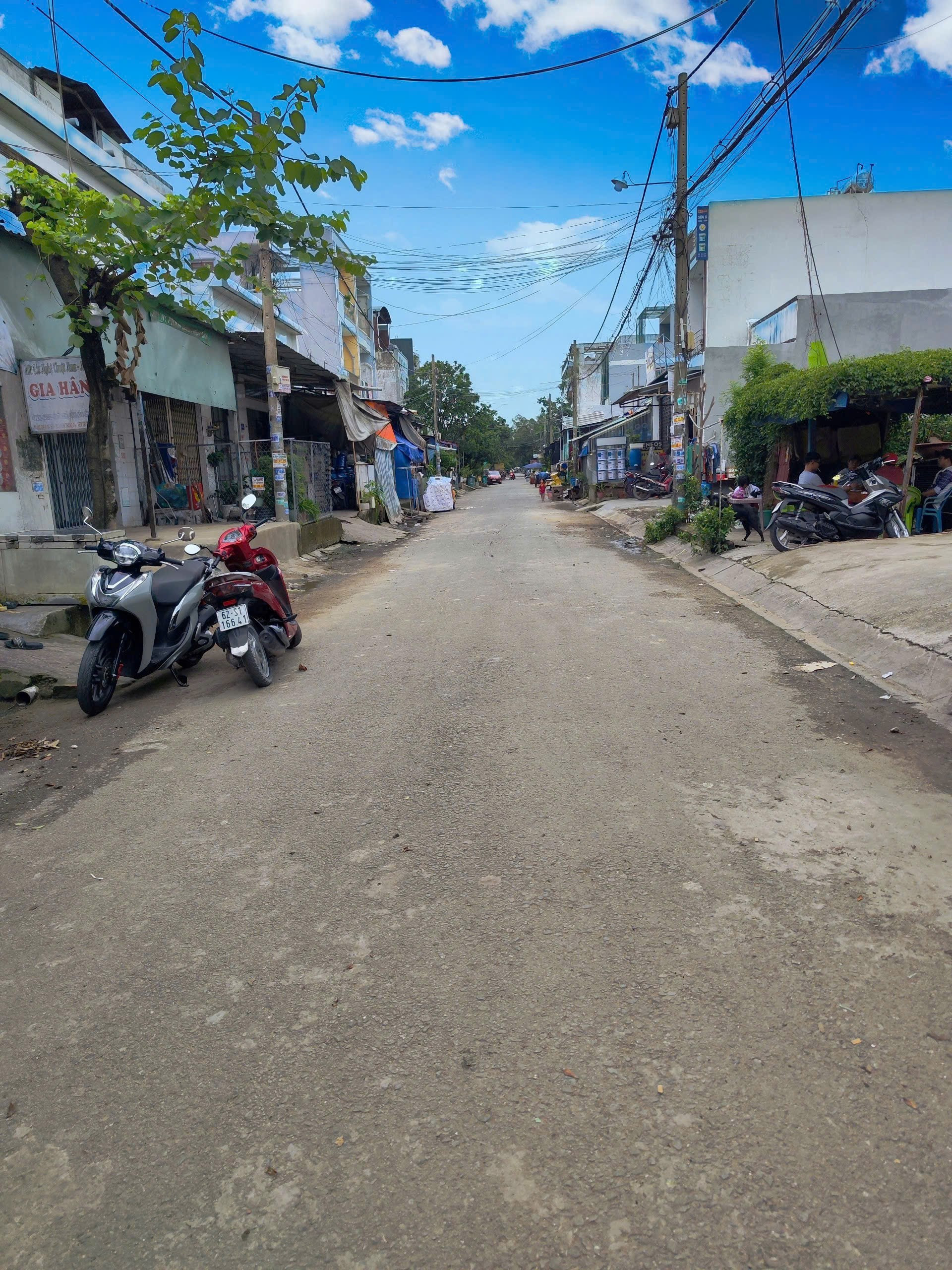 CẦN BÁN 100M2 ĐẤT TRONG KHU DÂN CƯ TÂN TẠO - GIÁ: 2TY9
