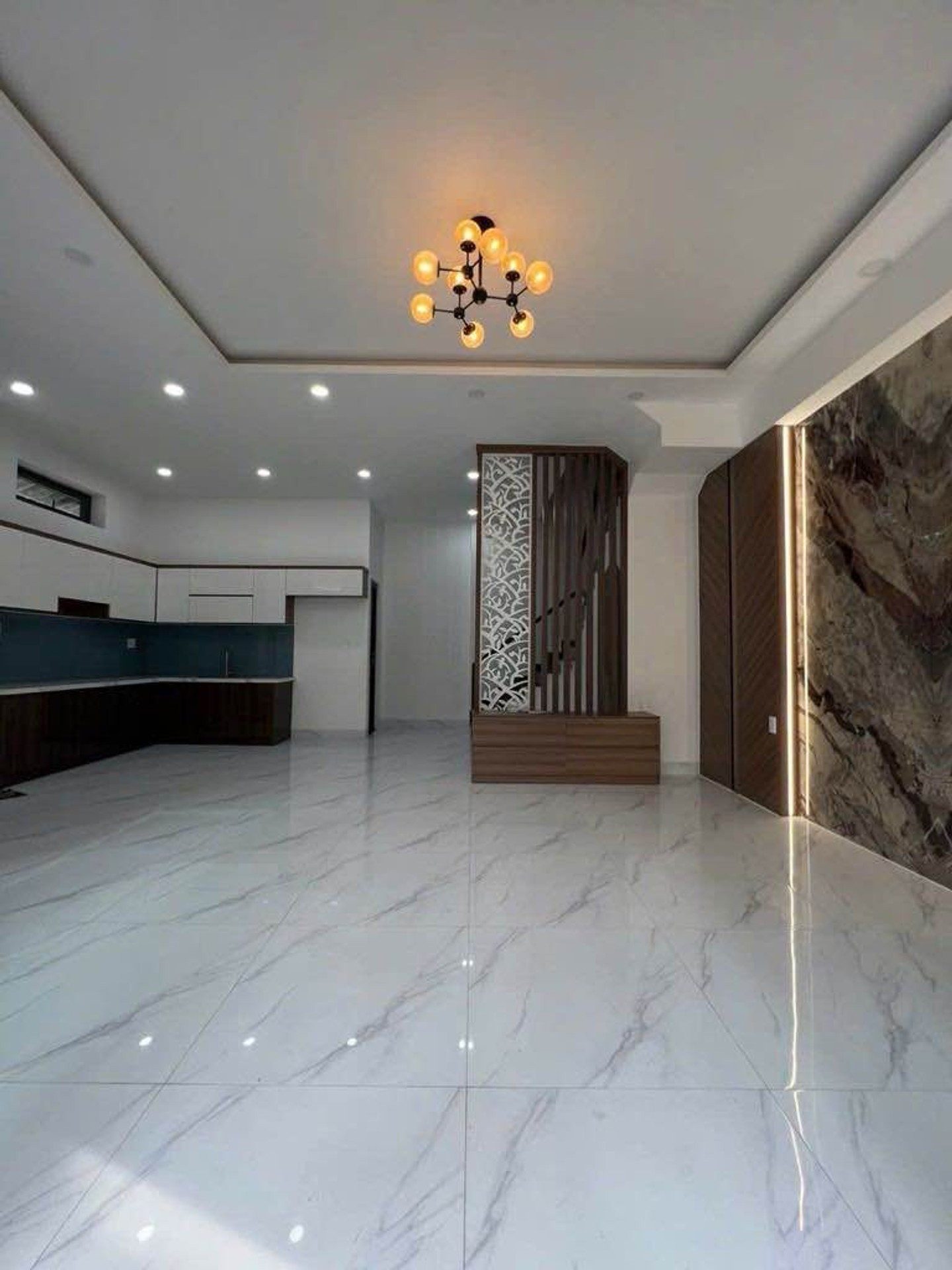 NHÀ 2 MẶT HXH 4 TẦNG  Đ.SỐ 20  BÌNH