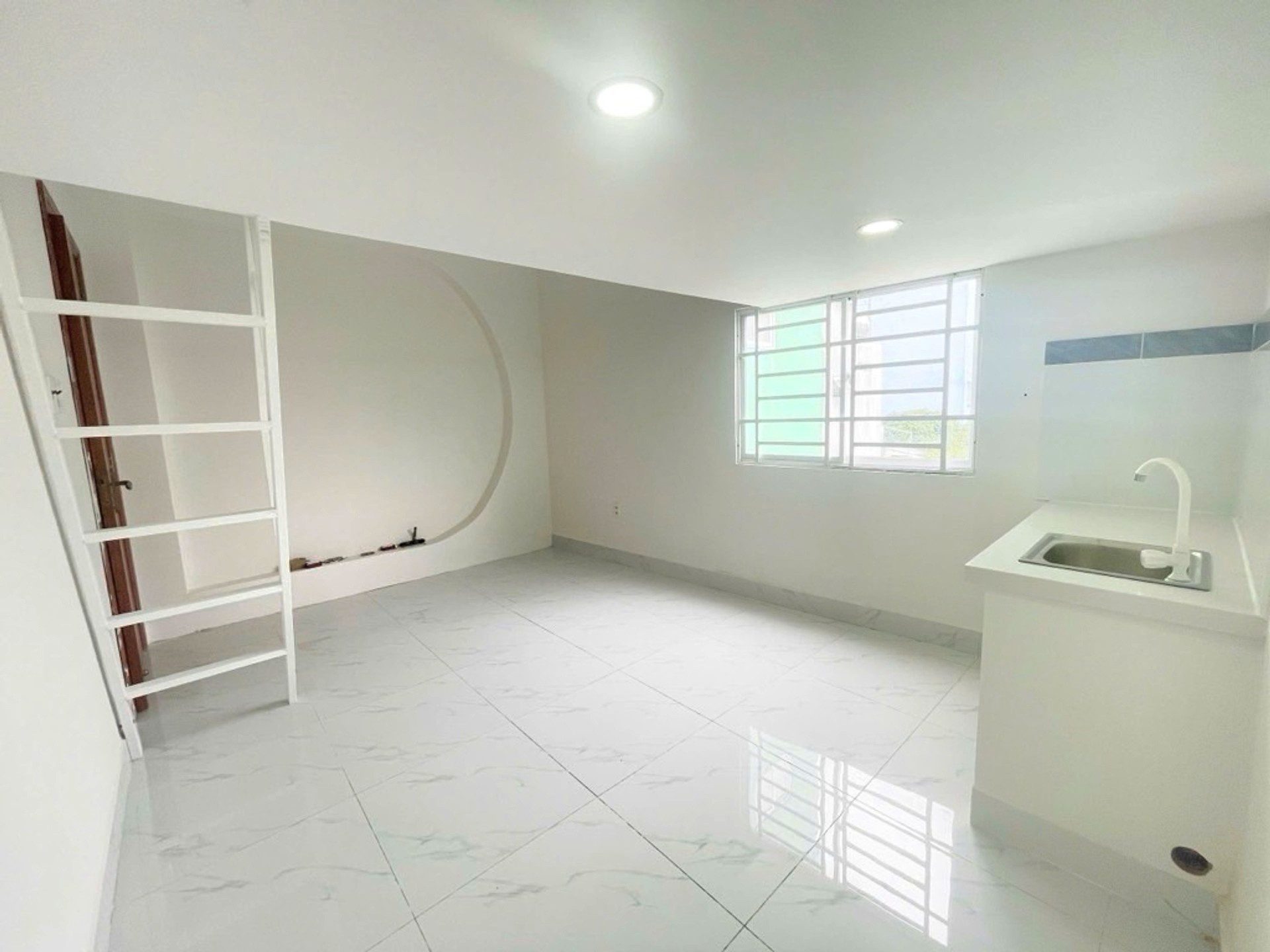 BÁN NHÀ CHDV 12PN - SÁT TÂ.N KỲ TÂN QUÝ - HẺM XE HƠI - ( 6X16M )