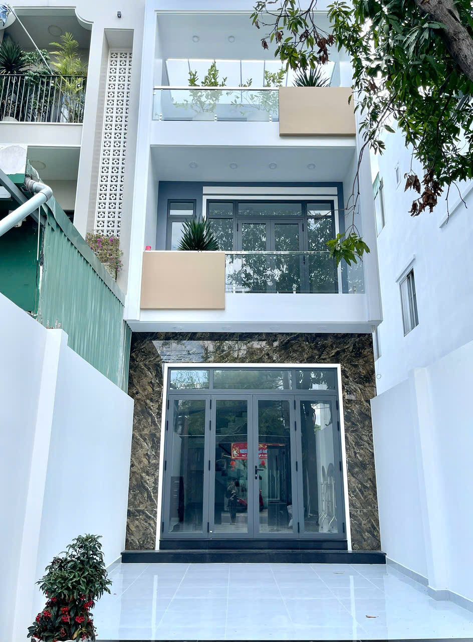 Nhà 90m2 xây mới 3 Tầng Mặt Tiền Đường gần TTTM Gigamall Phạm Văn Đồng Thủ Đức
