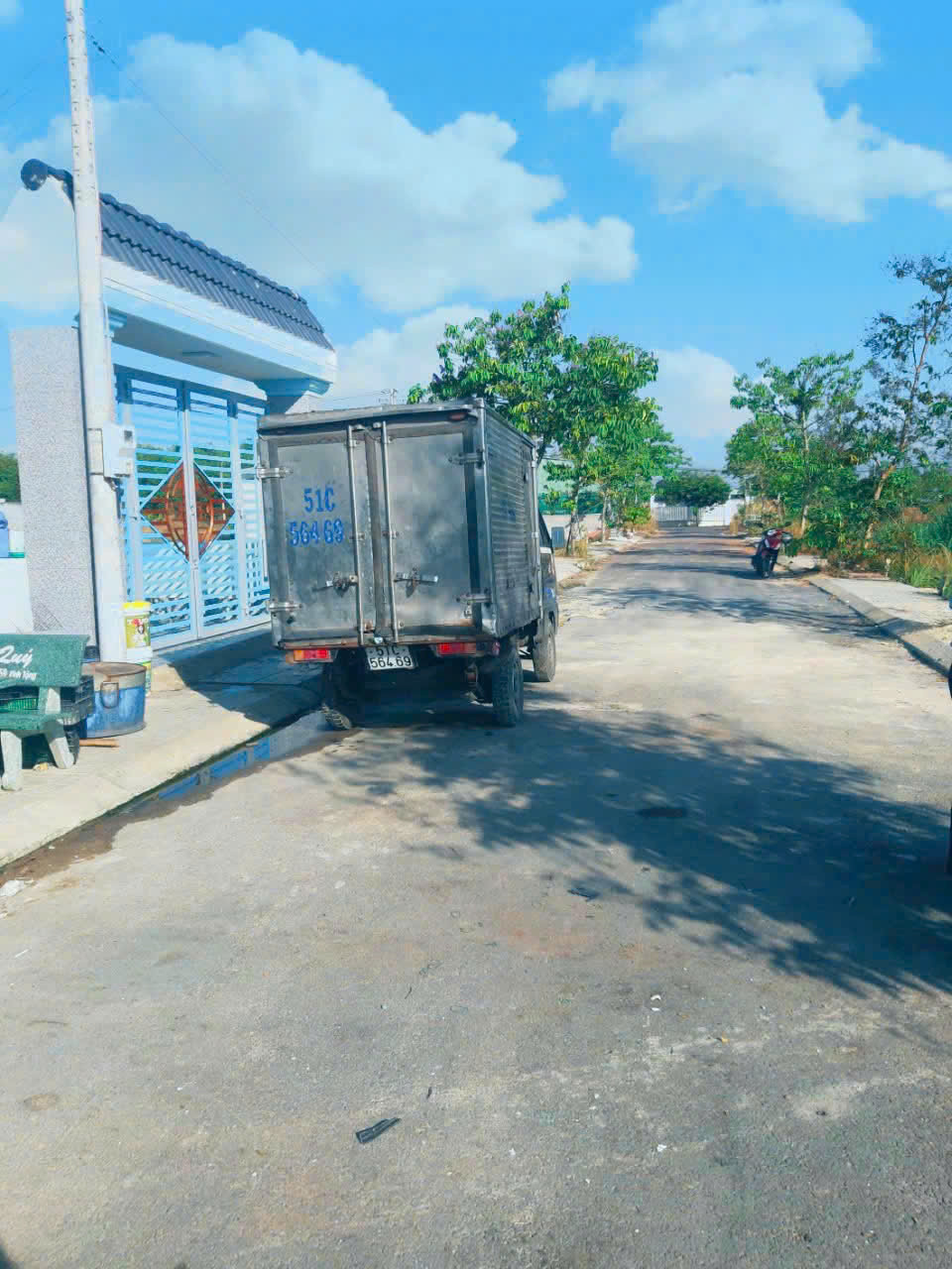 Đất nhựa 8m, xây dựng thoải mái, 2 ty 1 sang tên, ngay UBND Tân Thông Hội