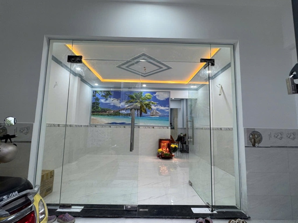 5.7 tỷ NHÀ NGAY NGUYỄN SƠN -HXH THÔNG - 62M2 4.8 x13m - NGANG GẦN 5m 2 Tầng 2PN