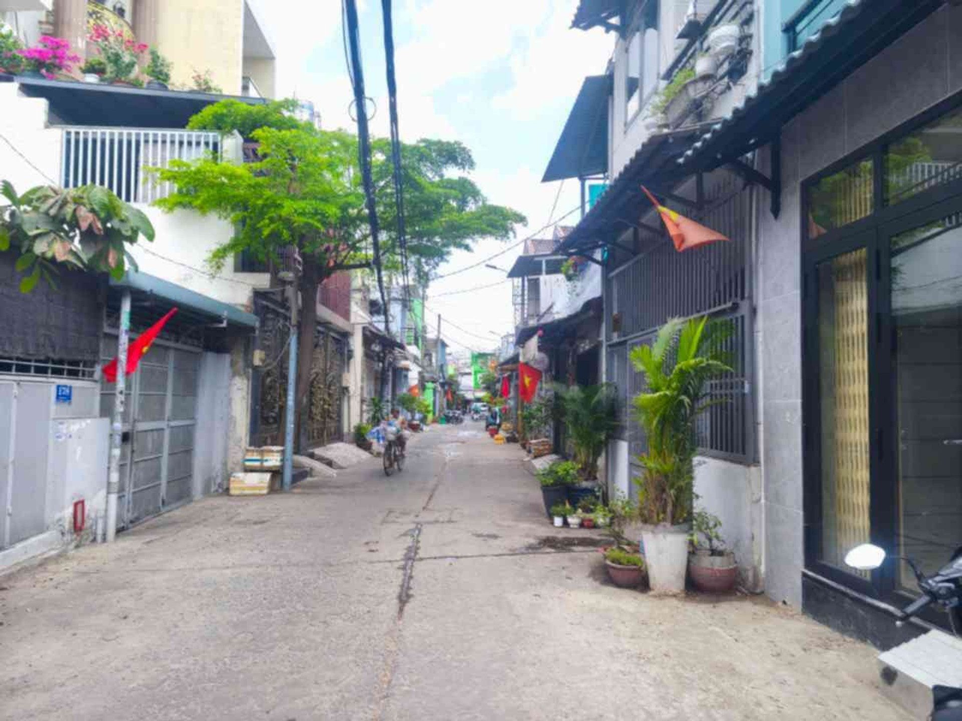 NHÀ 2 MẶT TIỀN HẺM KINH DOANH GẦN CHỢ BÌNH LONG GIÁP TÂN PHÚ