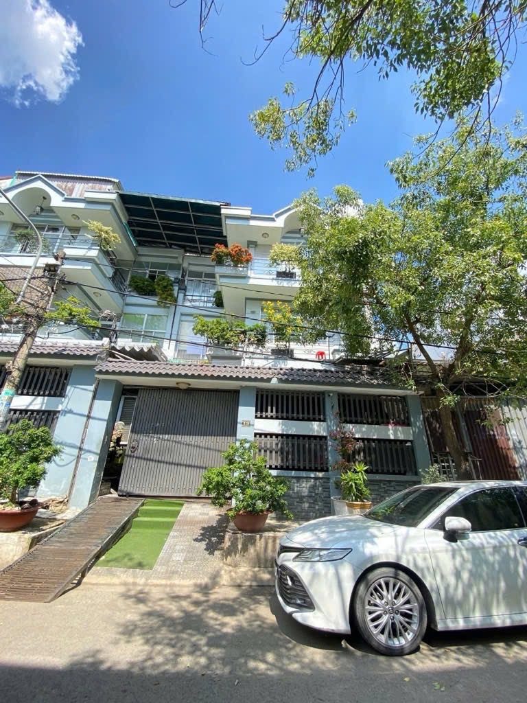 CHỈ 13 TỶ CÓ NGAY  BIỆT THỰ  – MẶT TIỀN CÔNG VIÊN KDC GIA HÒA – GIÁP BẾN XE QUẬN 8 – Ô TÔ NGỦ NHÀ – NGANG KHỦNG 8M .