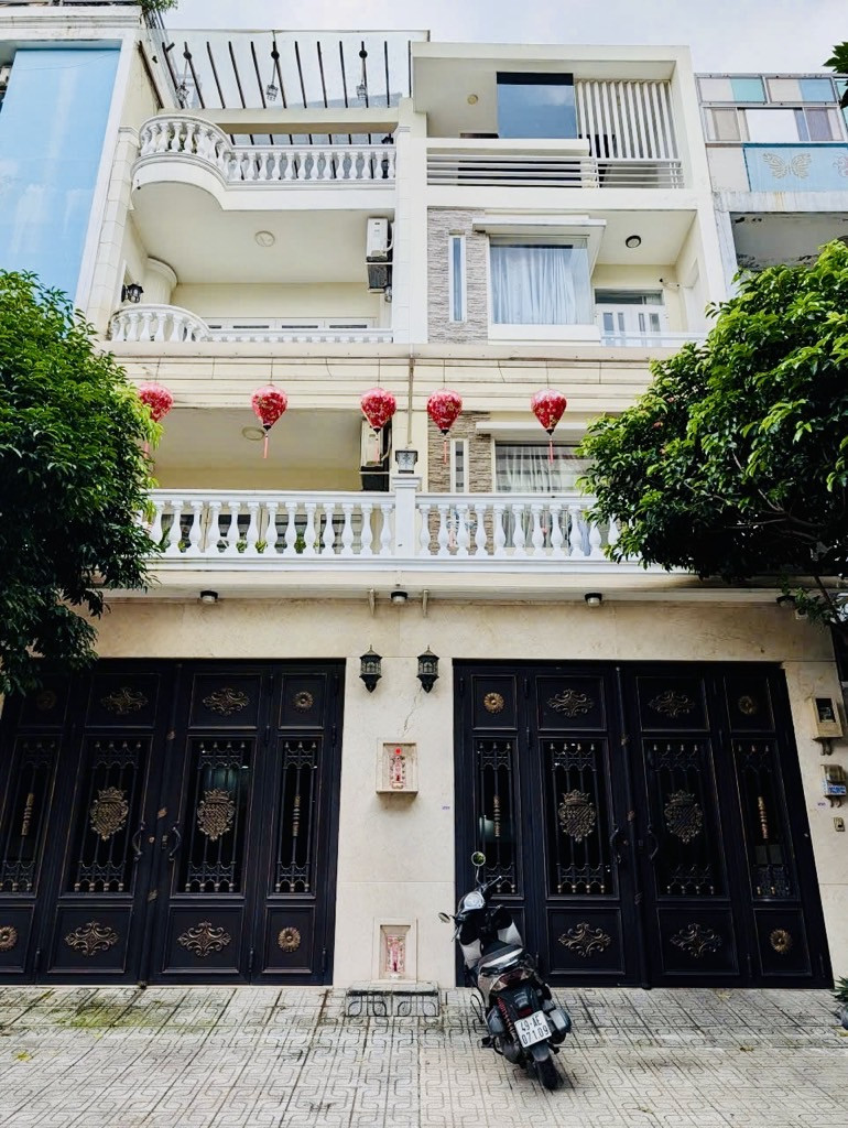 Nhà mặt tiền khu Tên Lửa - 9x20 x 4 tầng cực đẹp , nội thất lung linh sang trọng - đẳng cấp