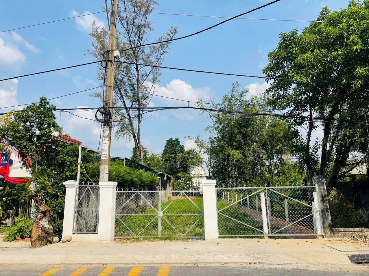 CHỦ NGỘP BÁN GẤP  320M2 ( 8 X 40 ) GẦN CHỢ VIỆT KIỀU KINH DOANH BUÔN BÁN SHR