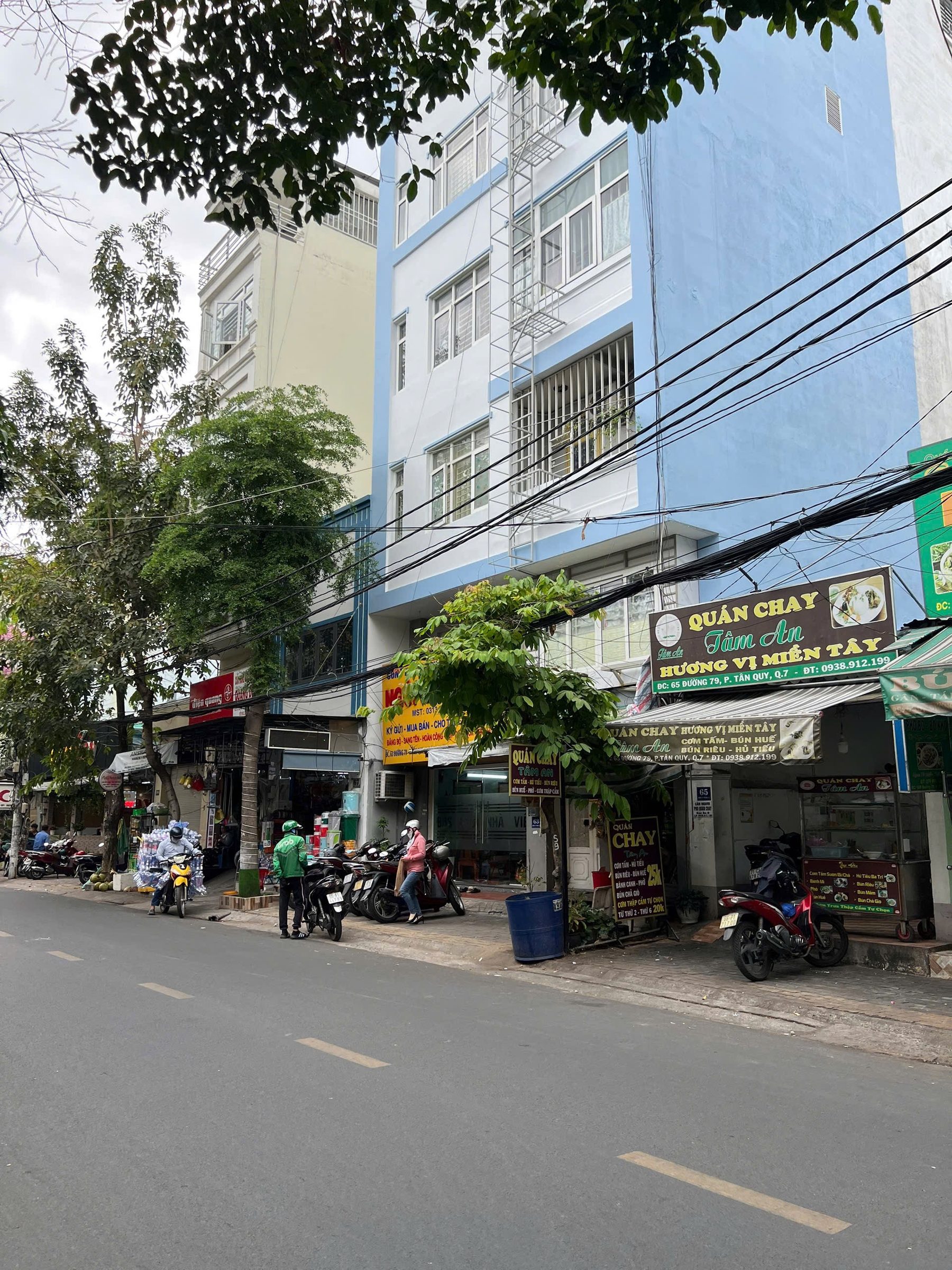 Bán nhà MT đường 40 Tân Quy Đông . dt 6x18m 1 trệt 4 lầu thang máy . giá 24 tỷ . lh 0942.18.38.68 E Huy
