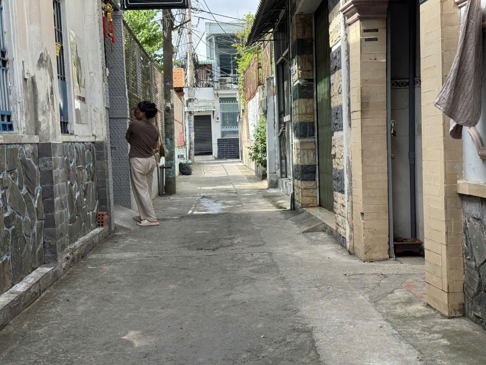 NHÀ 2 TẦNG SỔ RIÊNG HIỆP BÌNH CHÁNH - HẺM XE HƠI NHỎ VÀO ĐƯỢC