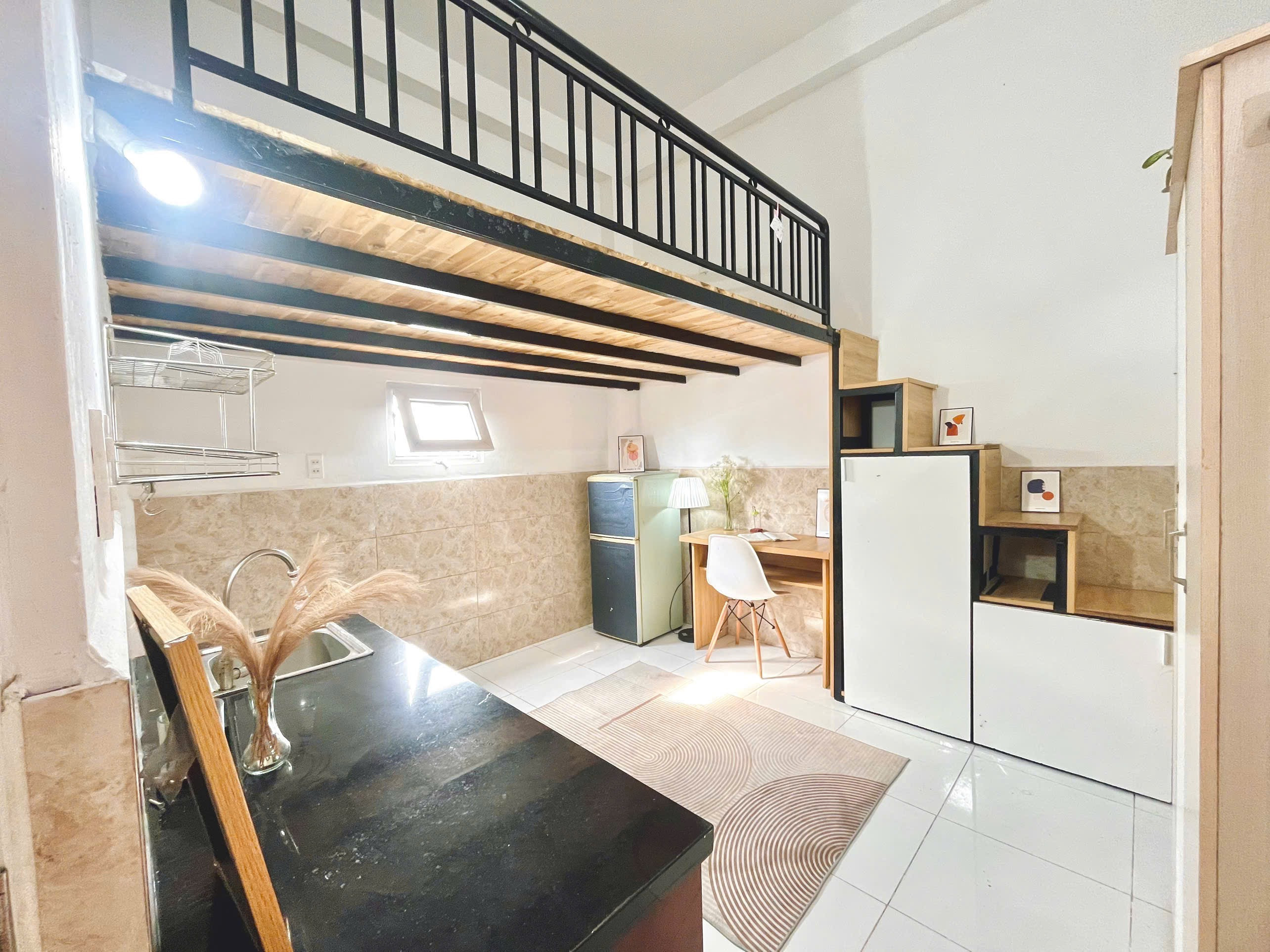 Nhượng lại phòng gác cao 2m đầy đủ nội thất