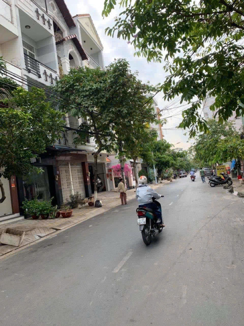 Bán nhà mặt tiền đường số 5 khu lý phục man . dt 4x12m nhà 1 trệt 3 lầu . sh , giá 10,5 tỷ