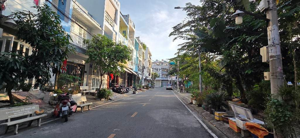 NHÀ 4 TẦNG MẶT TIỀN NỘI BỘ KDC BÌNH PHÚ QUẬN 6 - VIEW CÔNG VIÊN MÁT MẺ