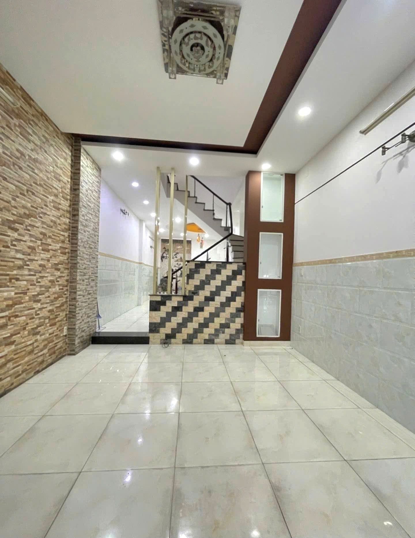 BÁN NHÀ ĐẸP CẠNH TÂ.N KỲ TÂN QUÝ - HẺM XE HƠI - ( 4X18M )