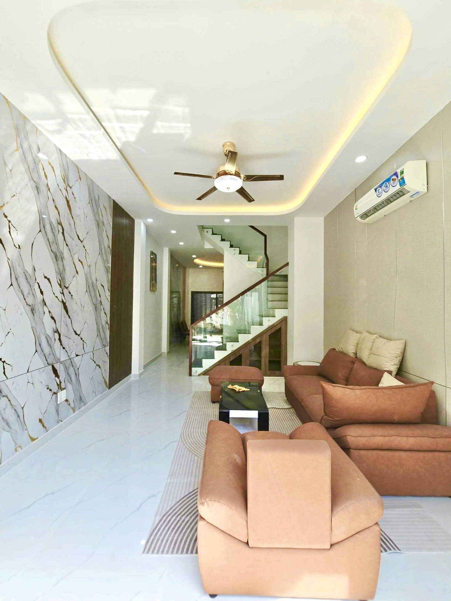 🌴 HẺM XE HƠI 7M, VỈA HÈ - GẦN VINHOM, VÀNH ĐAI 3 - LONG BÌNH, THỦ ĐỨC.
🚗 BÁN NHÀ 3 TẦNG - 62M2( 4*15.5), HOÀN CÔNG - 4PN, 3WC - KHÔNG QH, LG - ĐA TIỆN ÍCH.