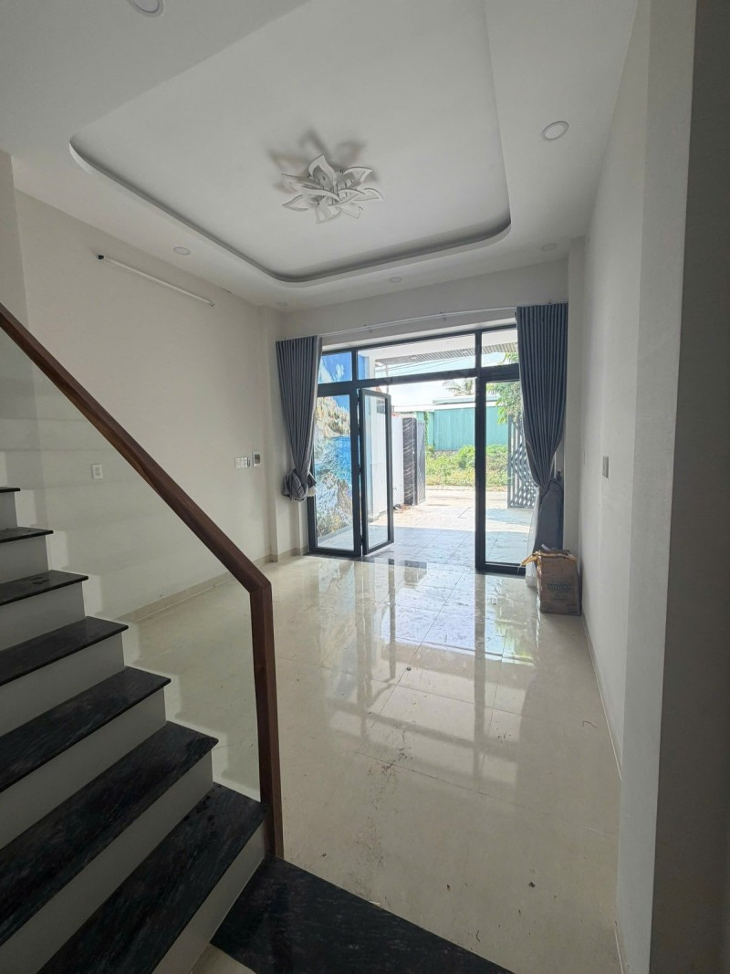 Bán Nhà Đường 6 Long Bình, TĐ - 3 Tầng 69m2 Hoàn Công. Giá 4.XX Tỷ