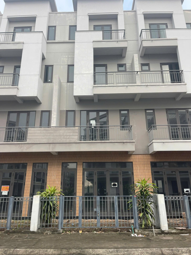 Chuyển nhượng shophouse Centa Diamond 4 tầng thô,  hỗ trợ vay!