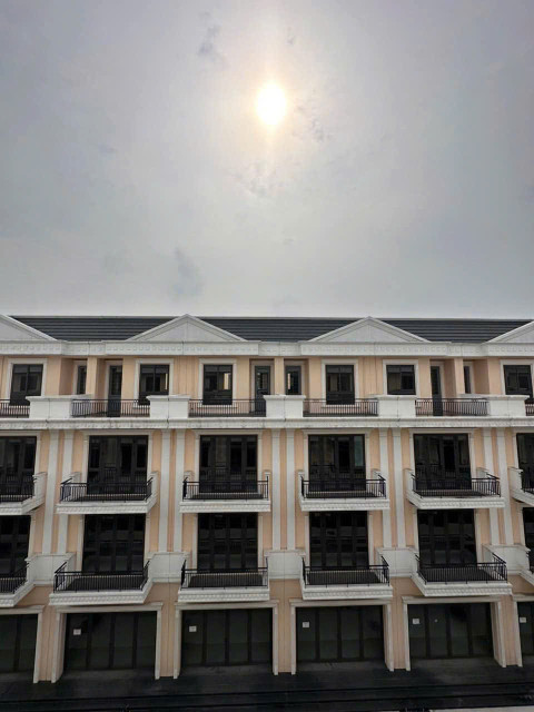 Duy nhất có 1 căn shophouse 4 tầng Vietsing Square KĐT VSIP Bắc Ninh giá 4 tỷ xx
