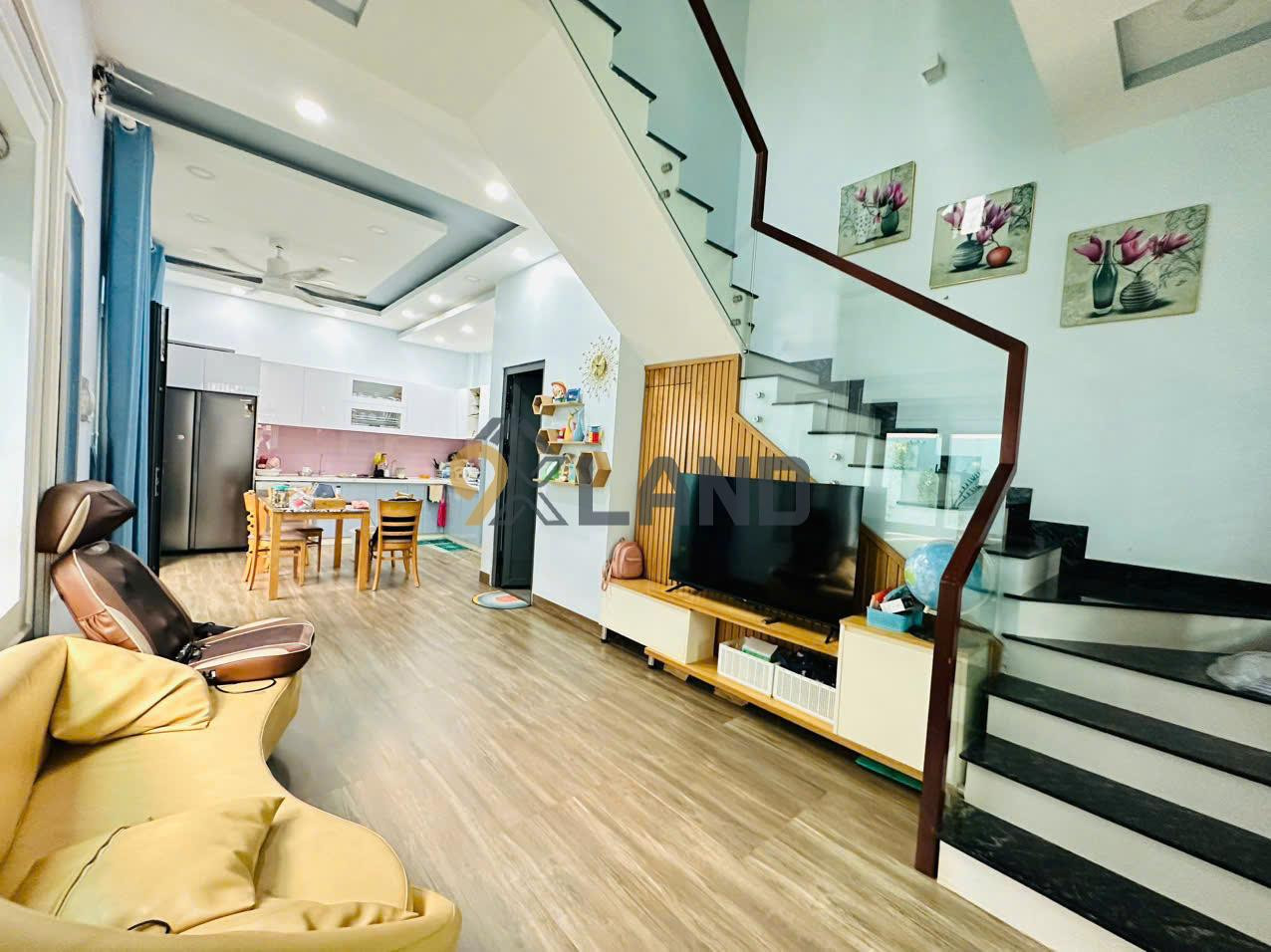 477 - NHÀ MỚI 3TẦNG - GÓC 2MT - HXH THÔNG- GẦN Hoàng Diệu 2 - NGANG 5.25M