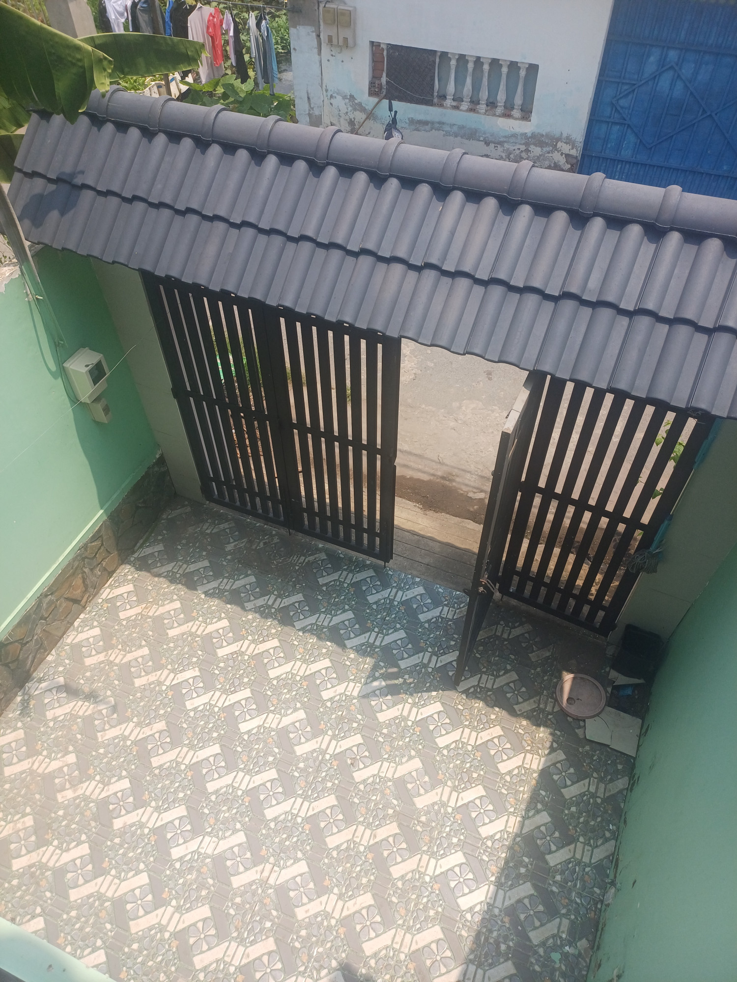 Bán nhà Vi bằng sát chợ Long phước 
1 trệt 1 lầu đường nhựa xe tải vi vu