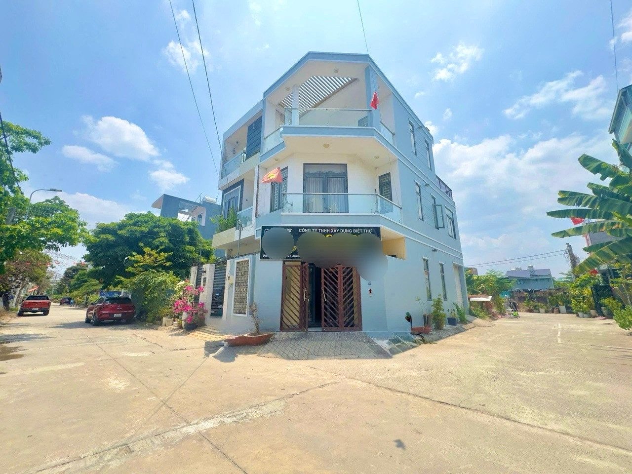 🚗 BÁN NHÀ 3 TẦNG - 66M2(5*12.5), HOÀN CÔNG, 5PN( CÓ P. TRỆT) - KHÔNG QH - CĂN GÓC HẺM XE HƠI - GẦN CHỢ, UBND, P LONG PHƯỚC, THỦ ĐỨC.(T)