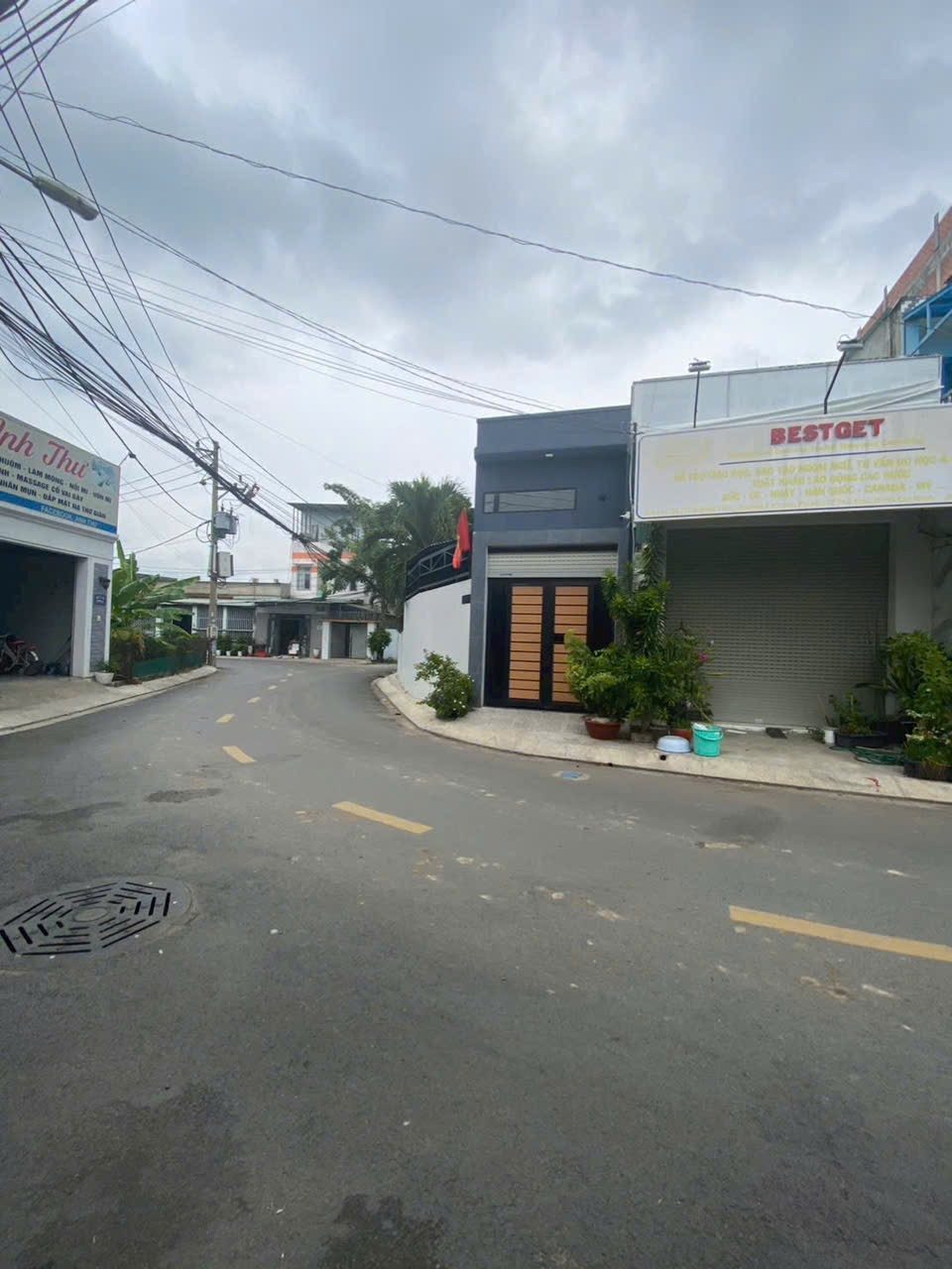 Bán Đất thổ cư có 9 phòng trọ giá tốt 
Đường số 8 . Gần chợ Long Phước