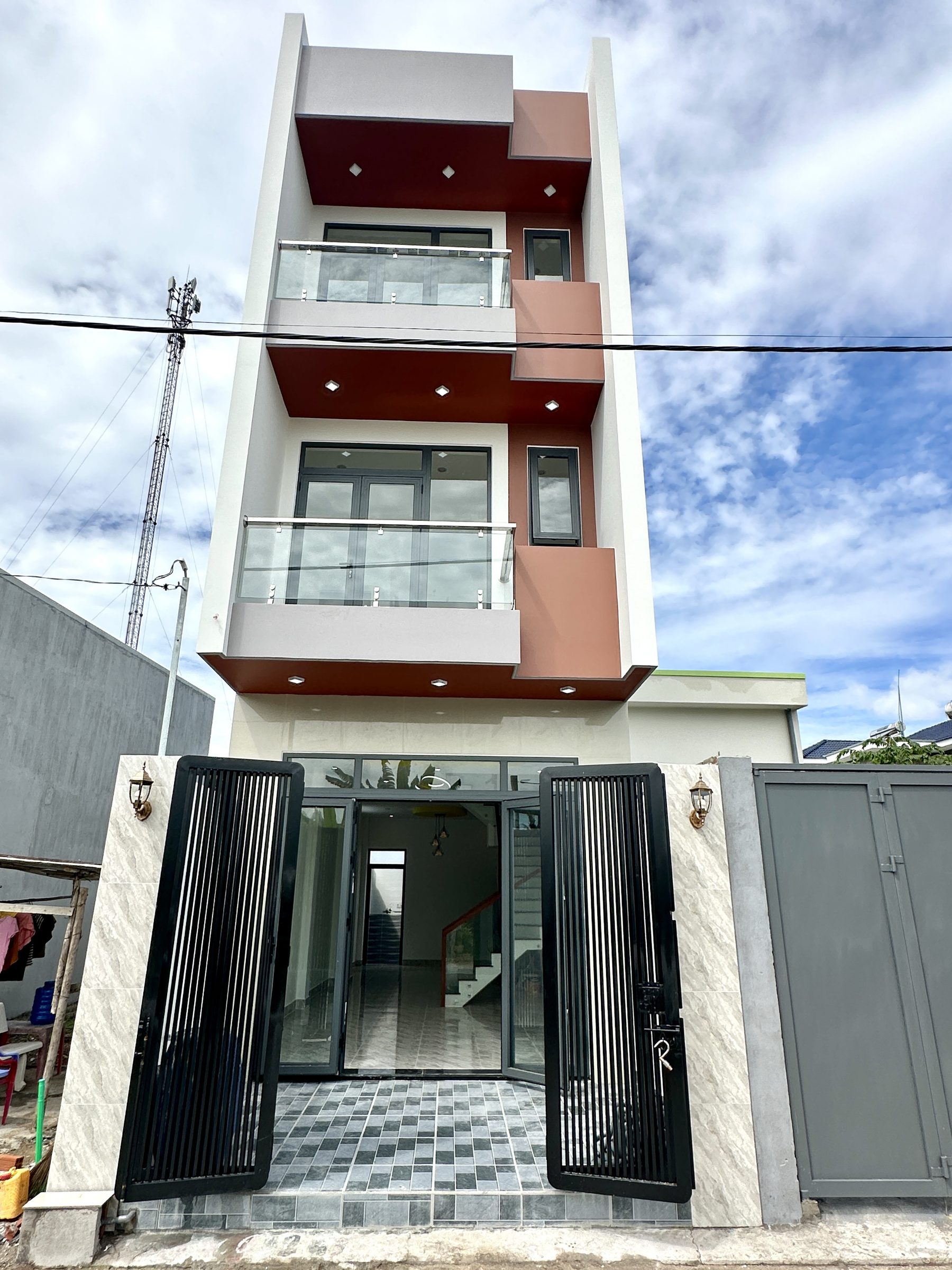 Bán nhà sau lưng chợ Long Phước , thiết kế hiện đại vào ở ngay