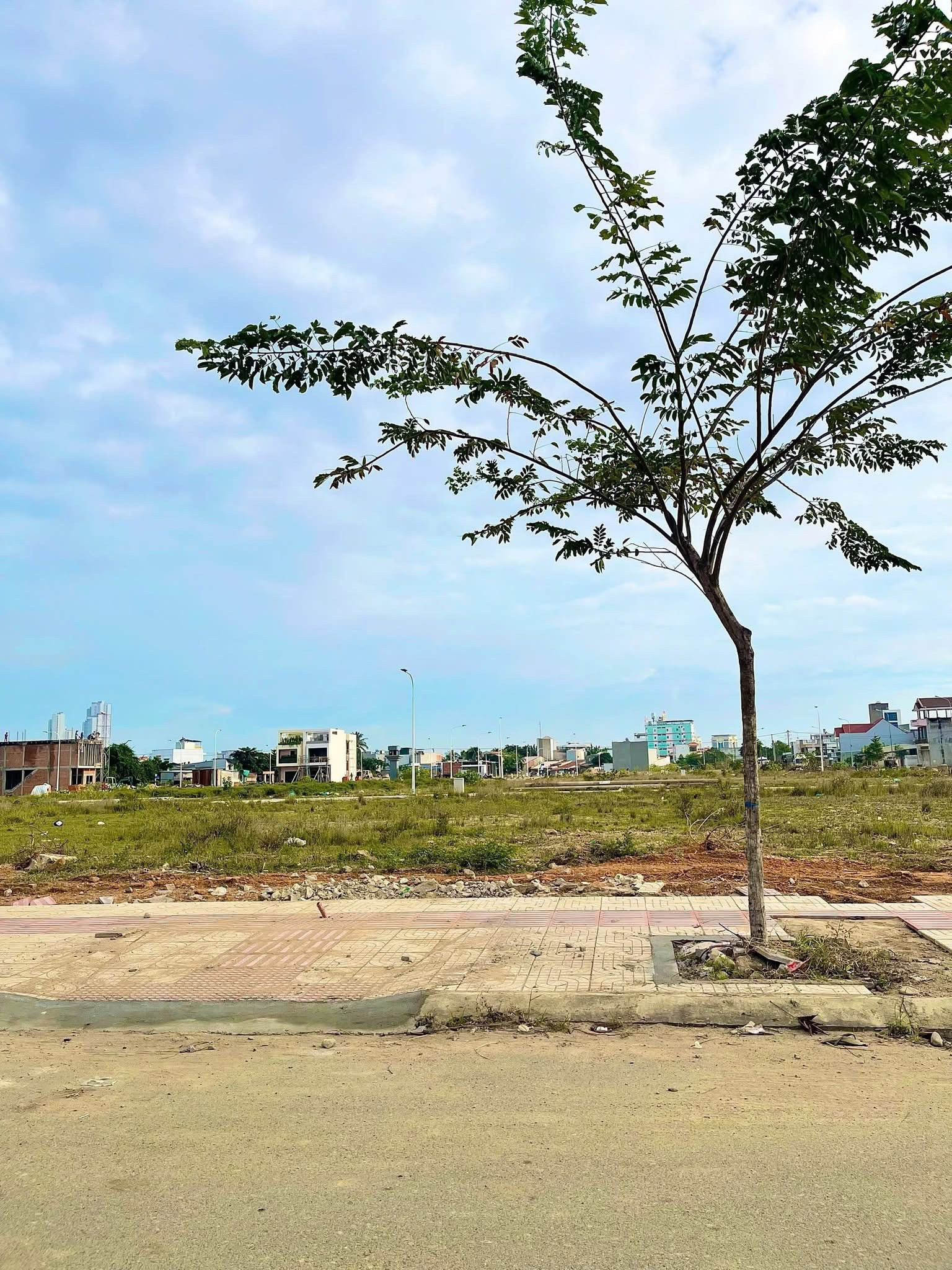 🔥 BÁN GẤP LÔ ĐẤT NỀN MẶT TIỀN ĐƯỜNG SỐ 9 – THỊ TRẤN BẾN LỨC
🎯 Cách Quốc lộ 1A chỉ 200m – Vị trí vàng đầu tư và an cư
📐 Diện tích: 5 x 24m
💰 Giá chỉ: 860 triệu