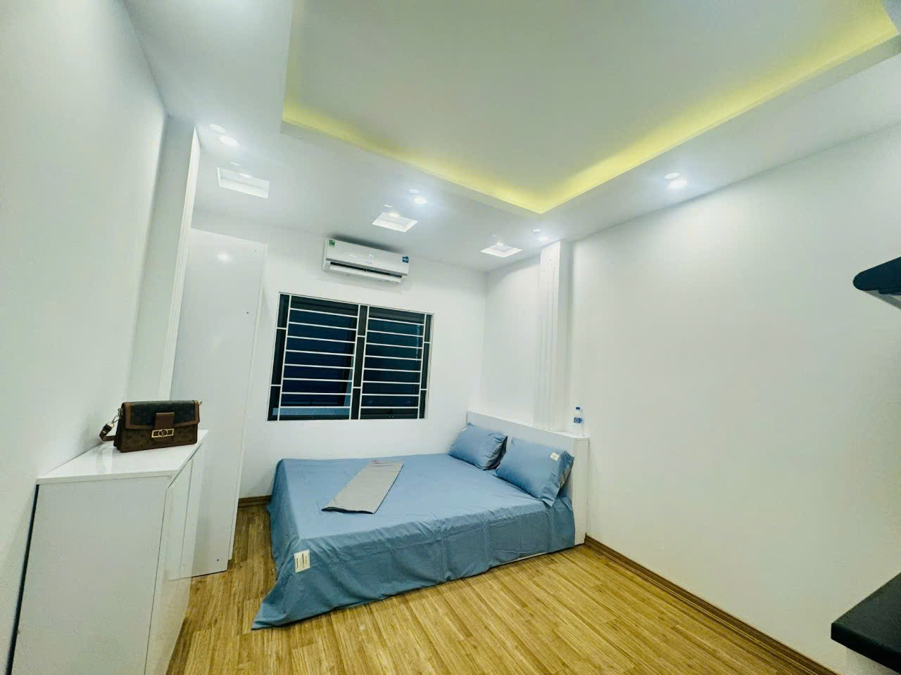 Bán gấp giá rẻ chung cư Sơn Tây 50m, tầng 2, mặt tiền 4m, 2.4 tỷ Ba Đình.