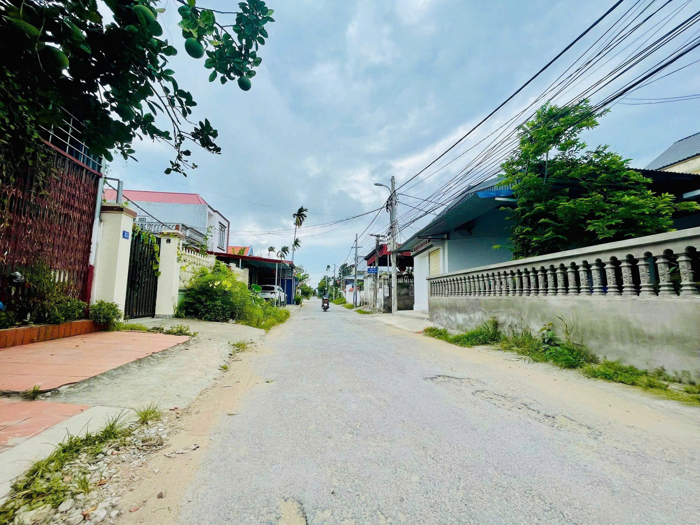 Bán lô góc mặt đường 204m2 có 170m2 bìa đỏ tại Sông He, Hòa Nghĩa, Dương Kinh