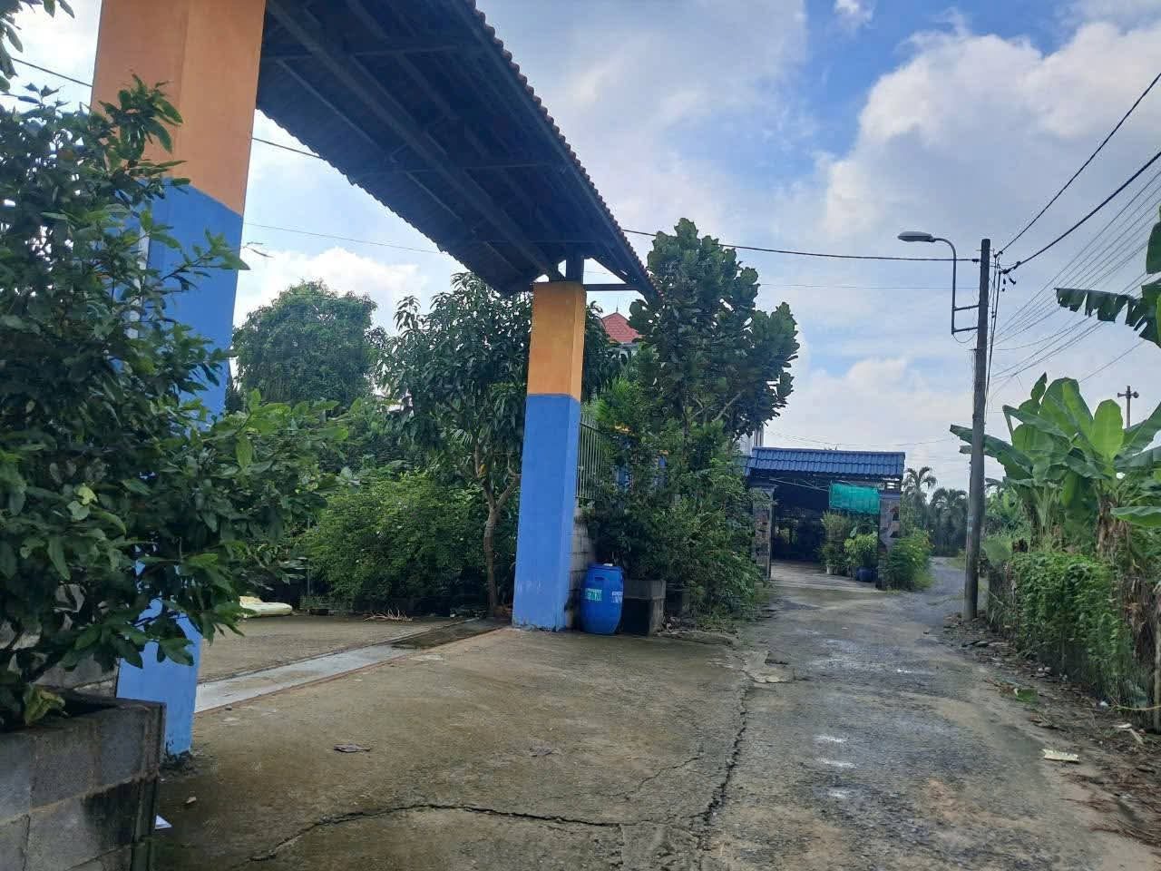 Bán nhà vườn sát đường Sông Lu Tỉnh Lộ 8 trung tâm xã Hòa Phú Củ Chi TPHCM, DT: 5500m2.