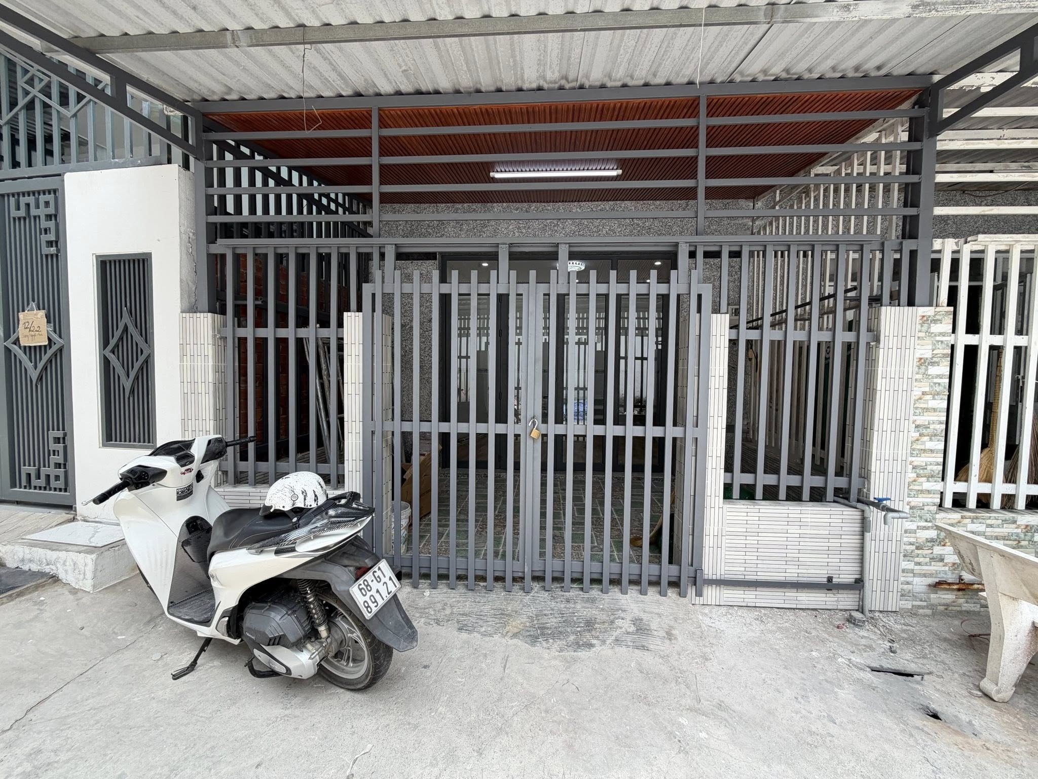 Bán nhà hẻm Sương Nguyệt Ánh - Phường Vĩnh Lạc cũ!