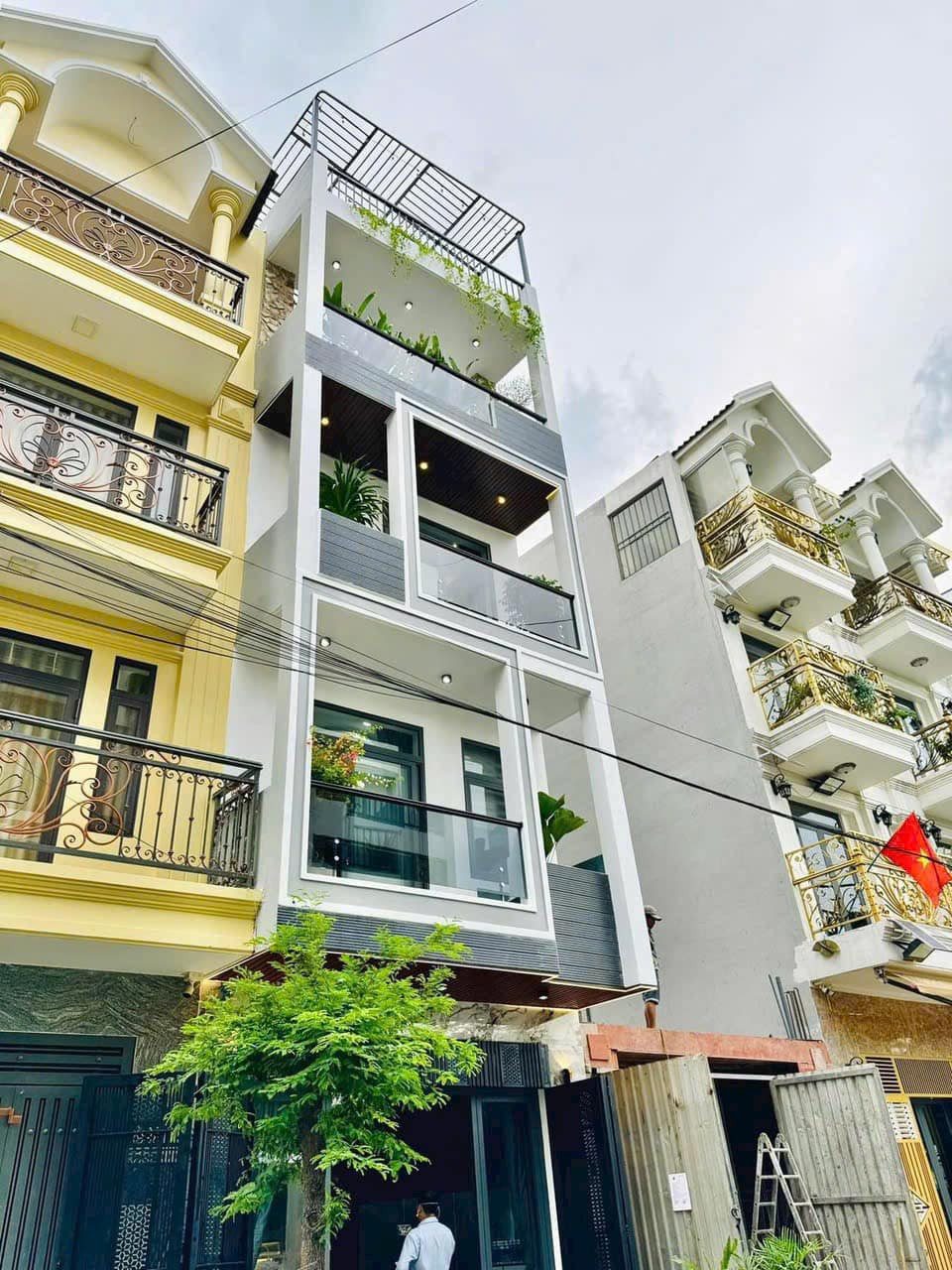 Nhà đang bán gấp. Tạ Quang Bửu, p4, Q8. Giá bán 4 tỷ 450. Giá thuê 28tr/tháng. Hẻm 8m.Sổ Hồng Riêng chính chủ