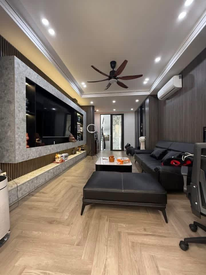 Siêu Phẩm Tạ Quang Bửu 12 Tỷ - Thang Máy - Full Nội Thất - 6 Tầng × 40M -Gần Phố