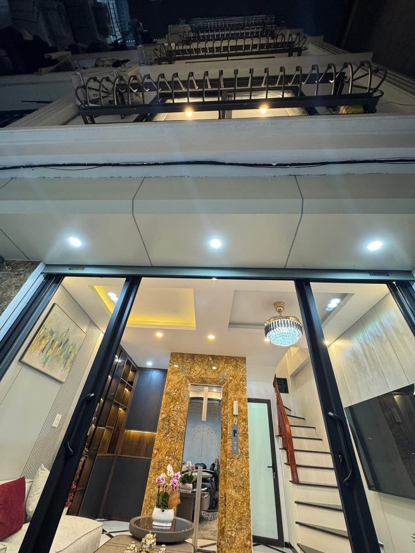 Bán Nhà Tạ Quang Bửu 40M² 6 Tầng Thang Máy Full Nội Thất - Gần Phố