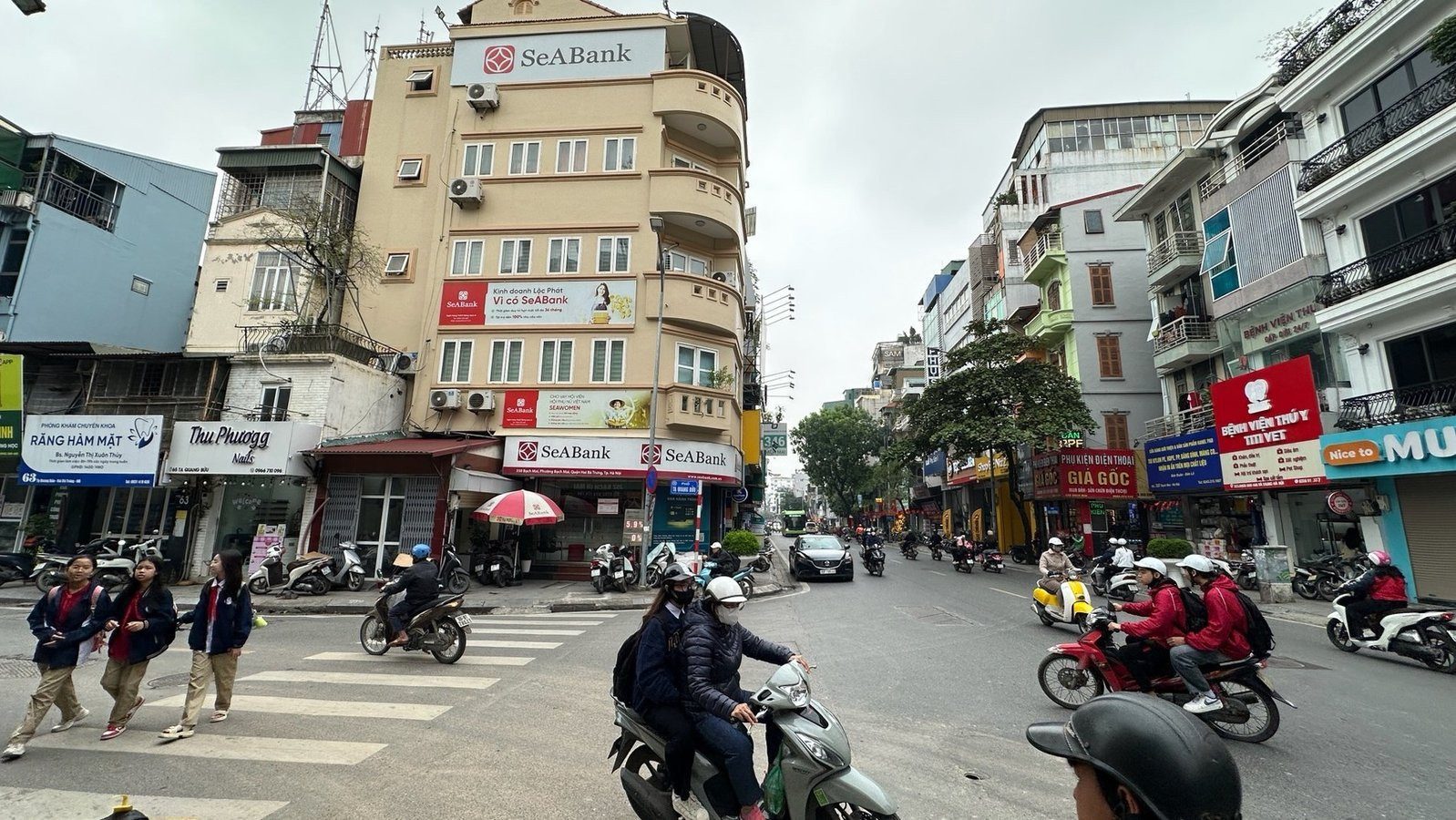 MP Tạ Quang Bửu - HBT. Gần các trường Bách Kinh Xây. Khu vực đông SV nhất. KD sầm uất
Giao thông thuận tiện.