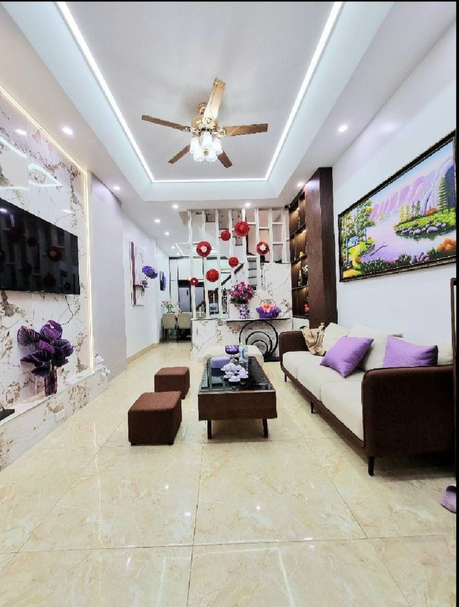 Hiếm> Dân Xây Tạ Quang Bửu 40M > 4 Ngủ Master> Full Nội Thất> Một Nhà Ra Phố
