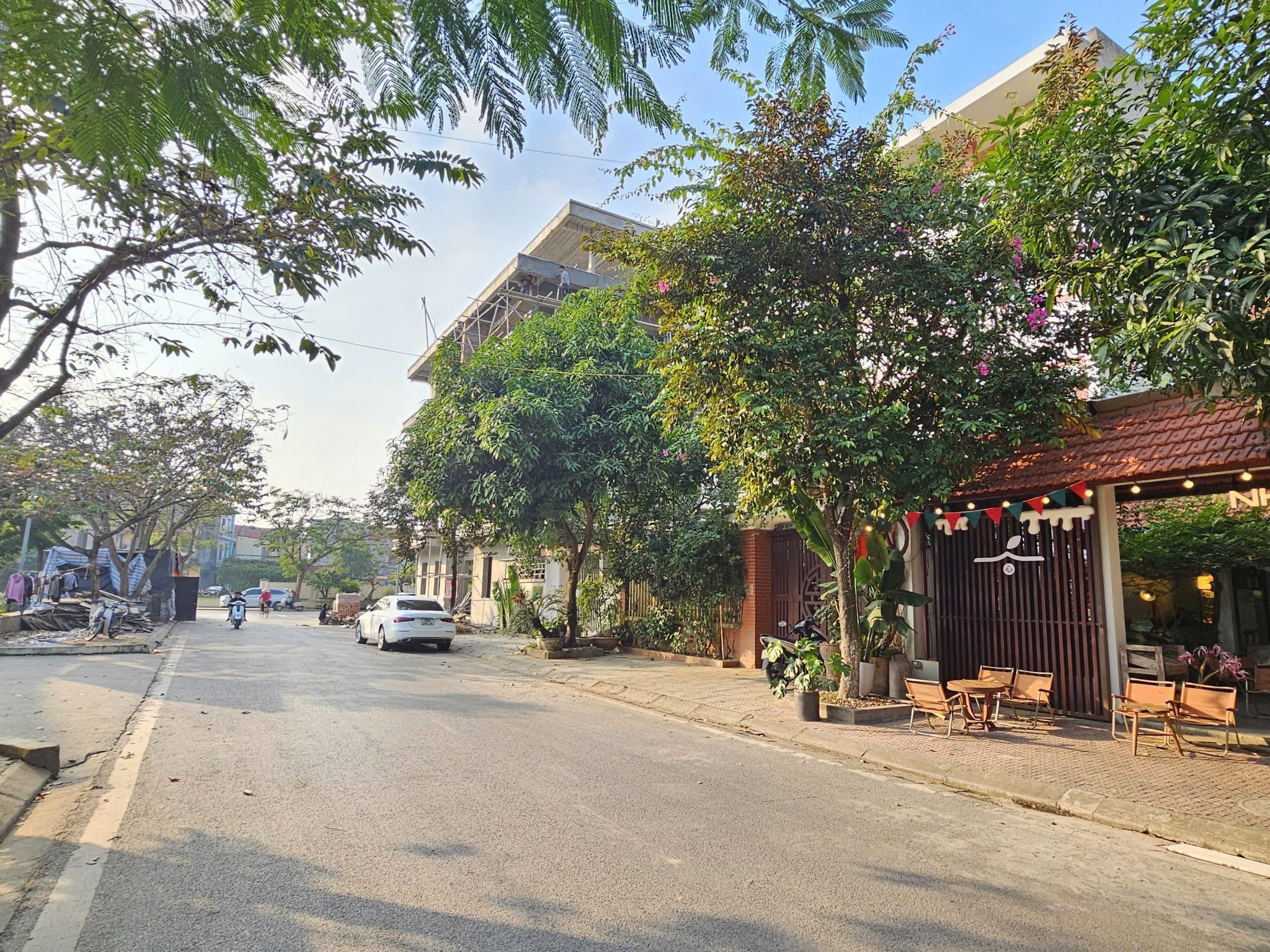 Bán đất biệt thự khu y na kinh bắc. Mặt đường tạ quang bửu nhìn vườn hoa & nhà văn hoá. Diện tích 271m mặt tiền 9m hướng đông nam. Phường kinh bắc tỉnh bắc ninh