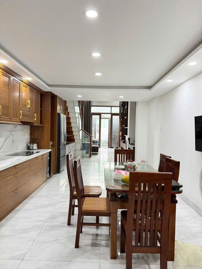 Nhà 73m2 3 tầng đường Tam châu.hẻm xe hơi đậu cửa.giá 7ti150