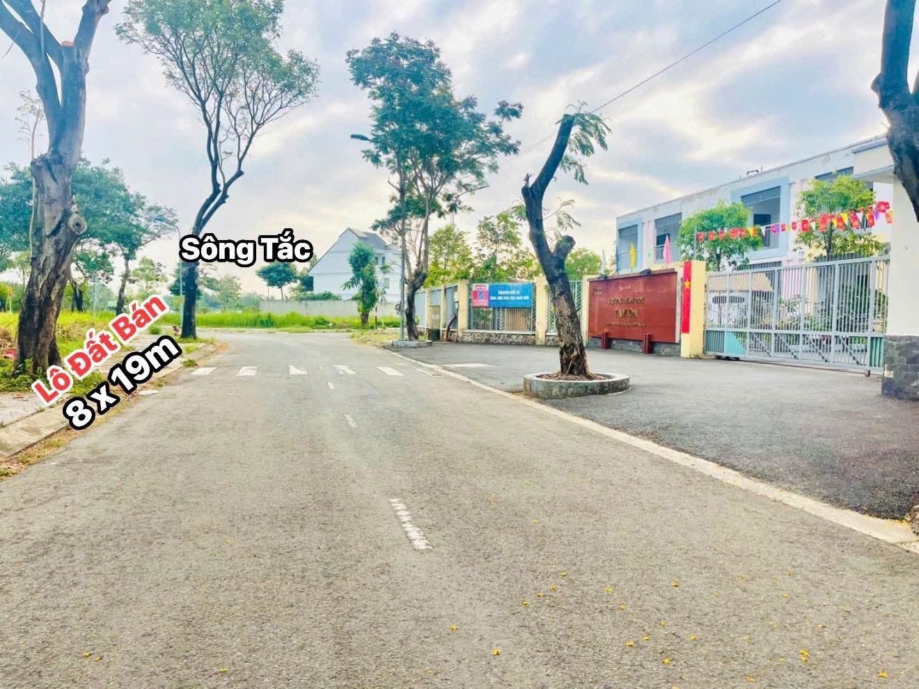 Bán Đất KDC Đại Học Mở .Tam Đại
Đối diện trường Học.  8 x19
