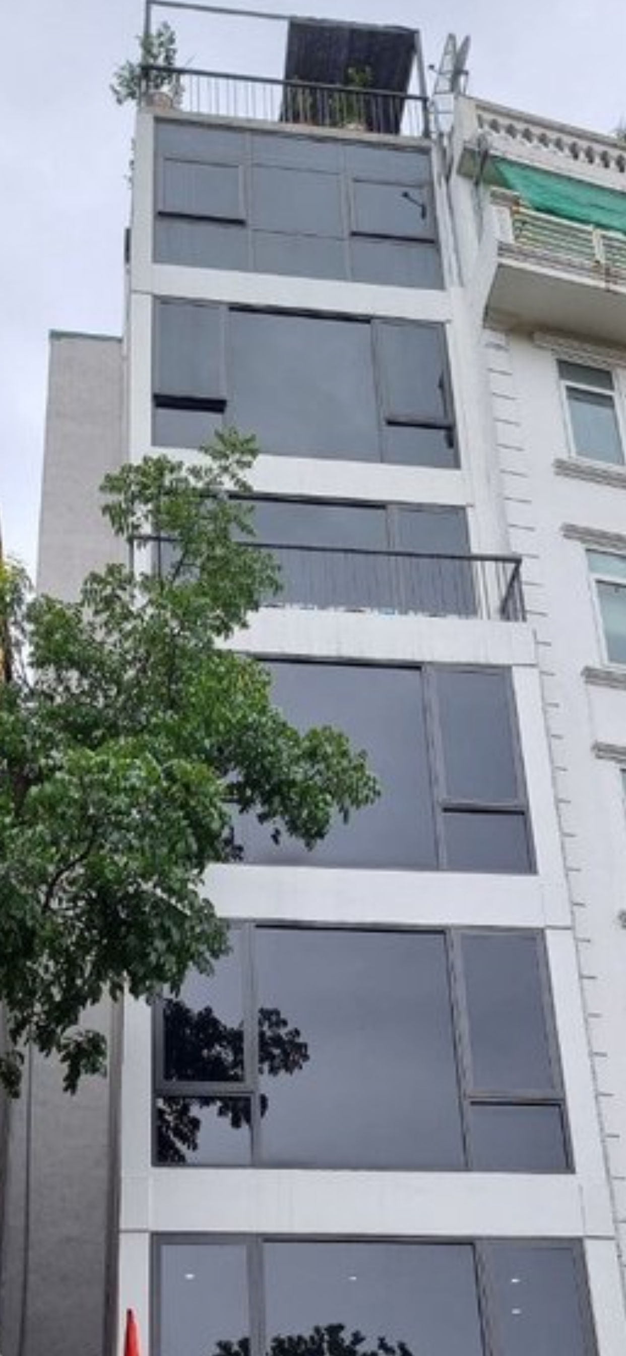 - Bán nhà mặt phố Tam Khương. Ngay ĐH Y. Ô tô tránh đỗ. Vỉa hè 3m. KD sầm uất ngày đêm
DT 62m 8 tầng thang máy MT 5,2m. Giá 38 tỷ