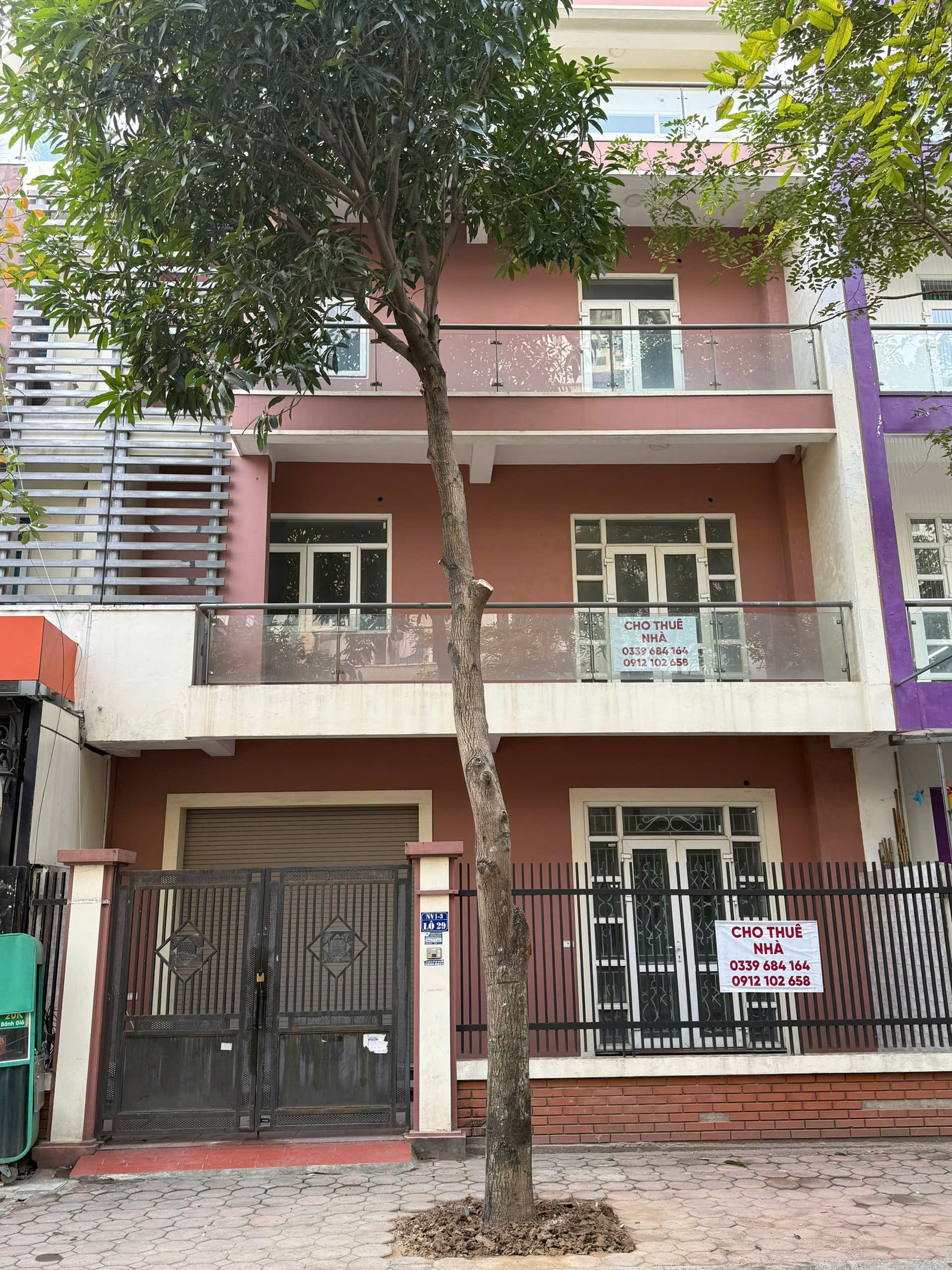 Cần cho thuê nhà nguyên căn, diện tích 5 tầng x 90m, nằm trong khu đô thị Gleaxia - Hoàng Mai- Hà Nội, nhà nằm trên mảnh đất phân lô, có thể làm văn phòng, nhà hàng, khách sạn, văn phòng công ty, để ở...