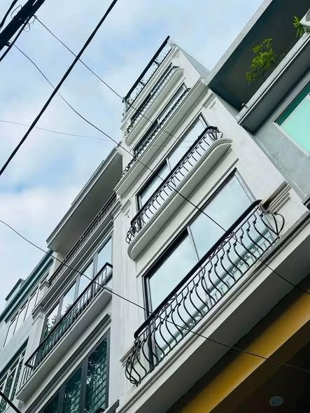 Bán nhà Tam Trinh, Hoàng Mai, 6 tầng thang máy, ô tô vào nhà, kinh doanh văn phòng, 80m2, 21.6 tỷ