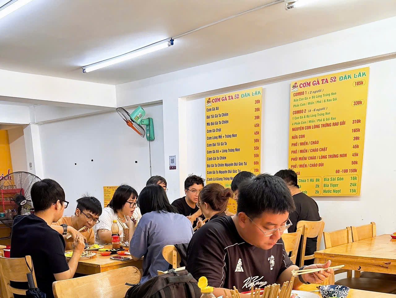 CHÍNH CHỦ CẦN SANG NHƯỢNG QUÁN PHỞ + CƠM – VÀO LÀ KINH DOANH NGAY  Địa chỉ: 139 Tân Cảng, P25, Bình Thạnh, TP HCM