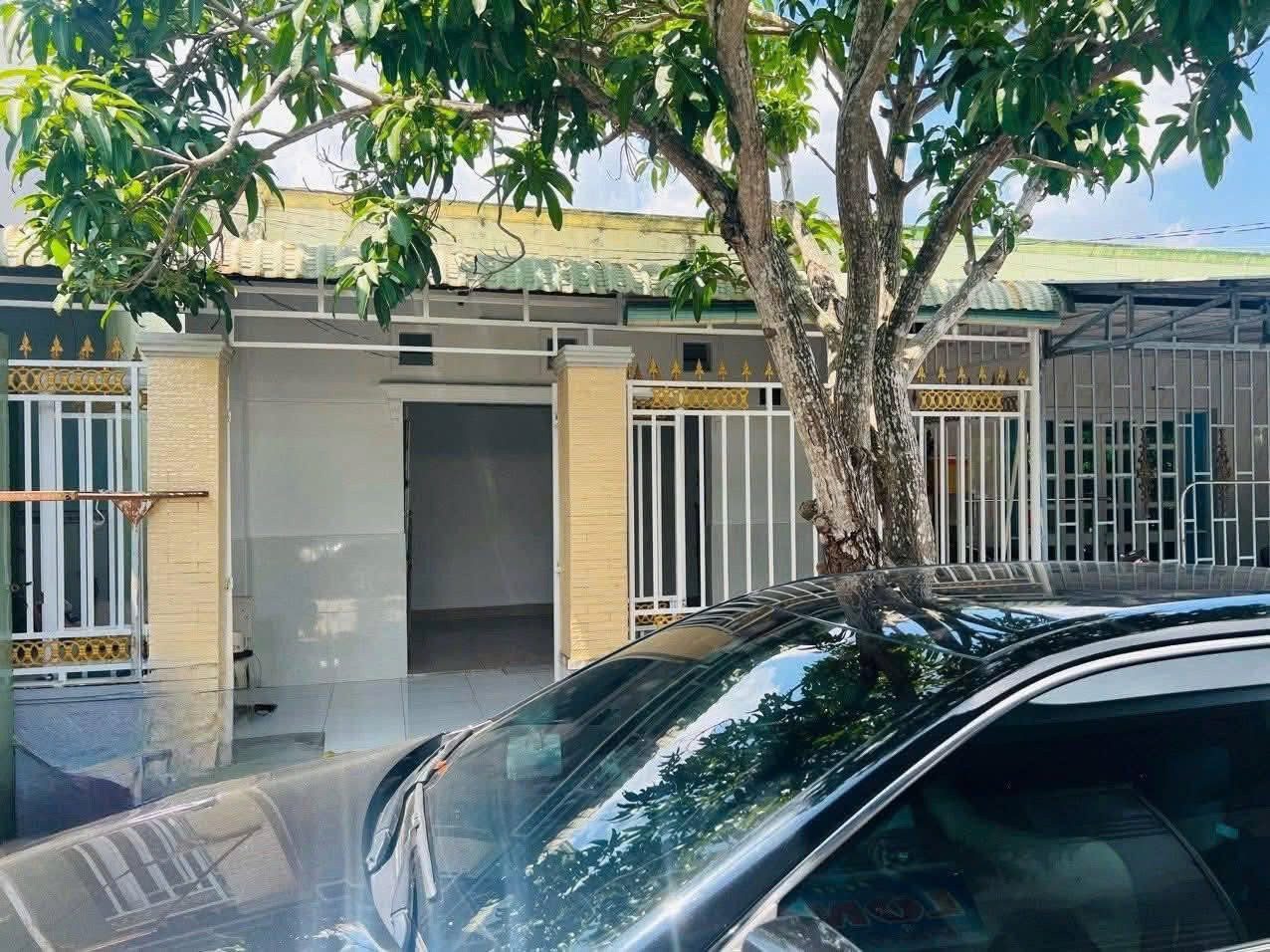 Cần bán gấp căn nhà c4 80m2 ở Tân Hiệp Hóc Môn, giá 870 Triệu, Sổ Sẵn
