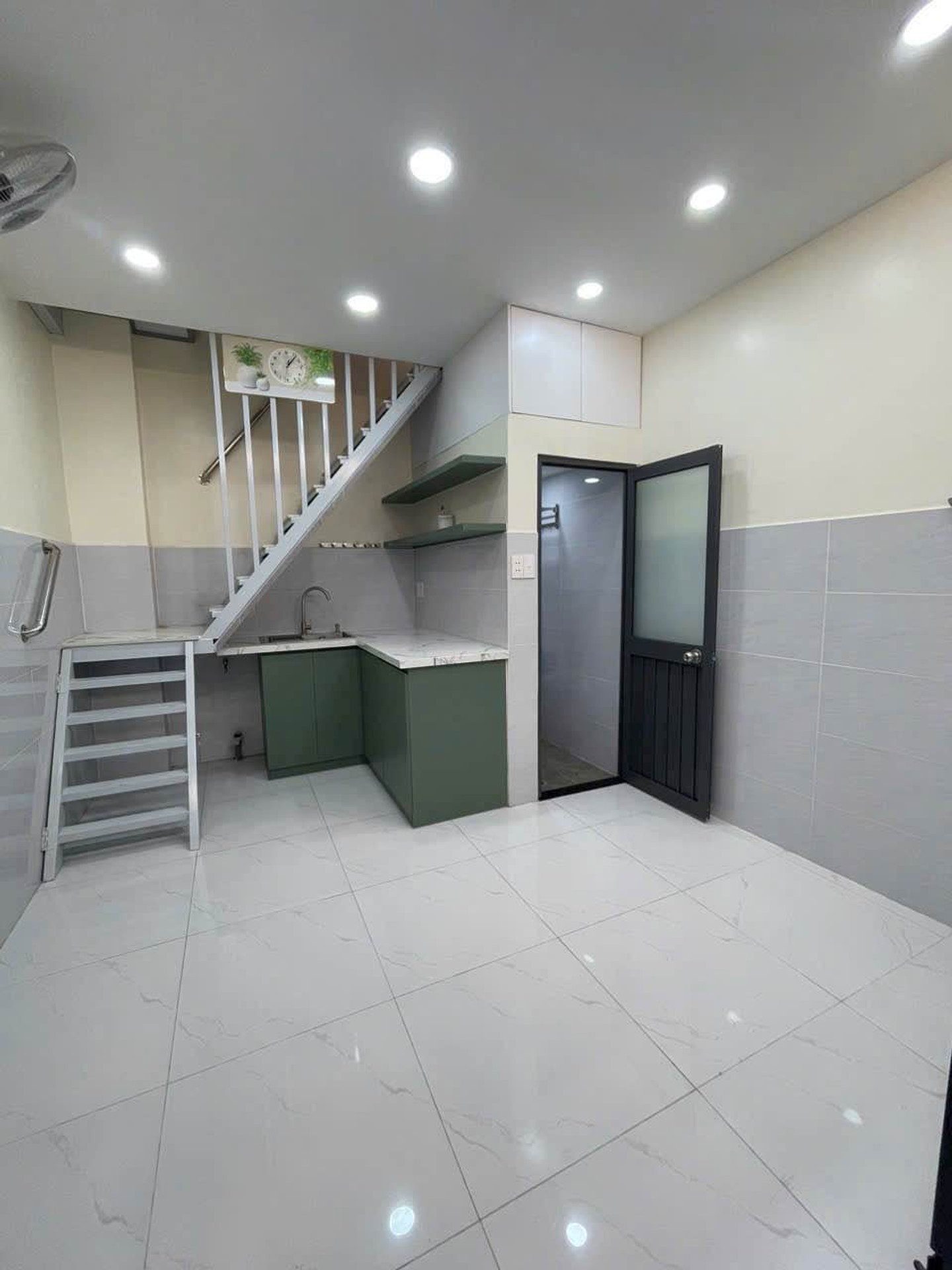 NGAY TRƯỜNG HỌC CẤP 2 - CHỈ 2 TỈ XÍU SỞ HỮU NGAY CĂN NHÀ SHR - NHÀ MỚI ĐẸP LUNG LINH.